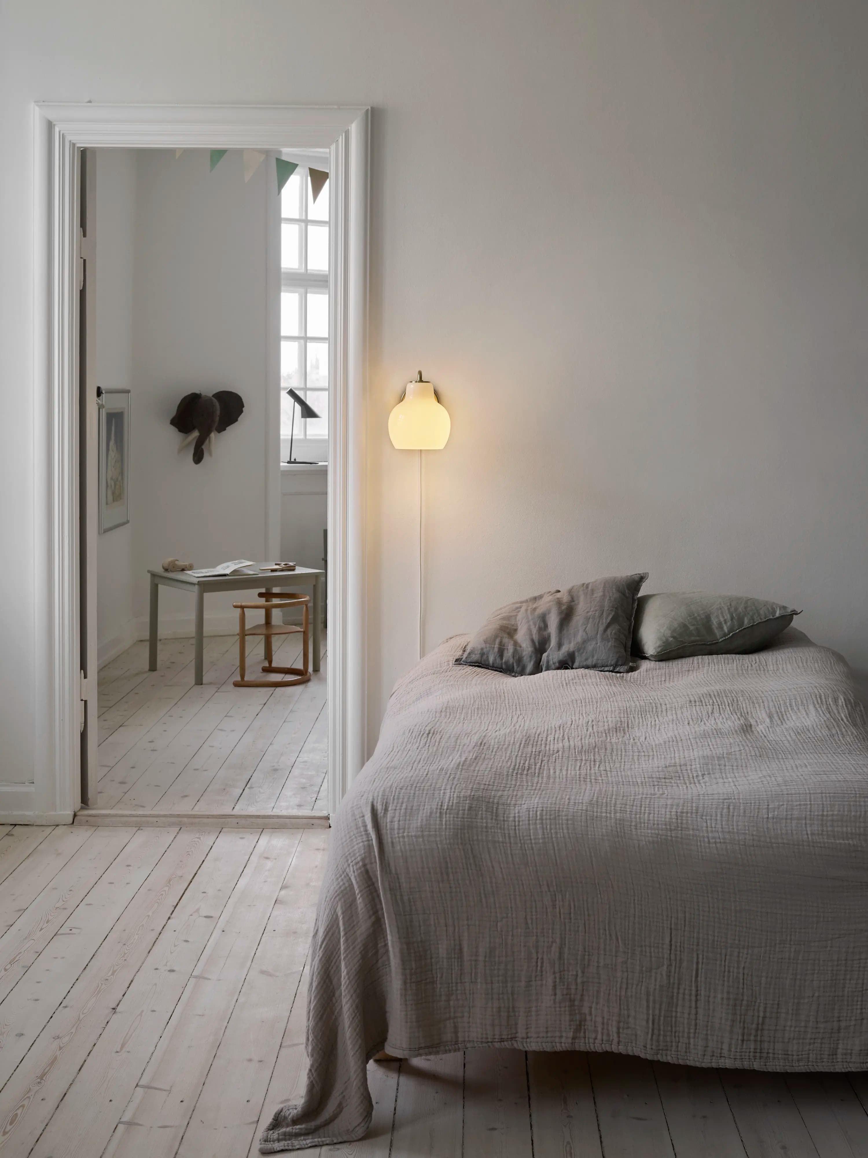 Louis Poulsen VL Ring Crown 1 Wall Lamp Brass/opal glass 1 — фото 5