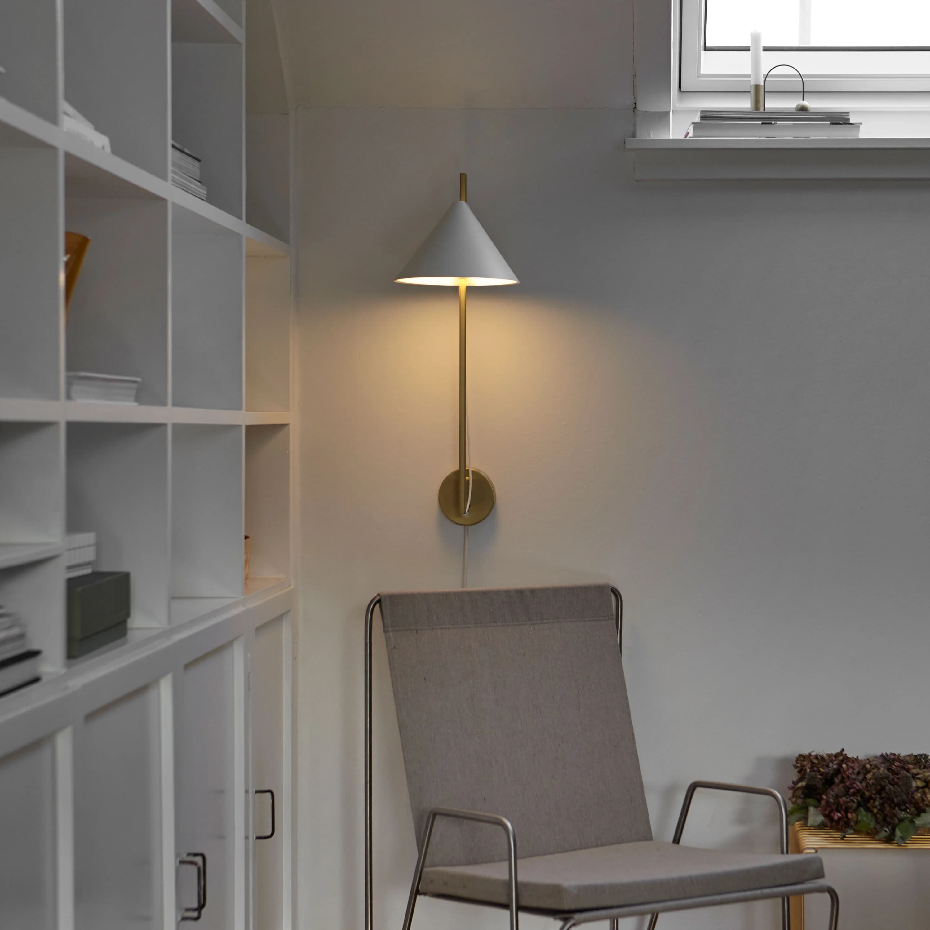 Louis Poulsen Yuh Wall Lamp Brass/white — фото 2