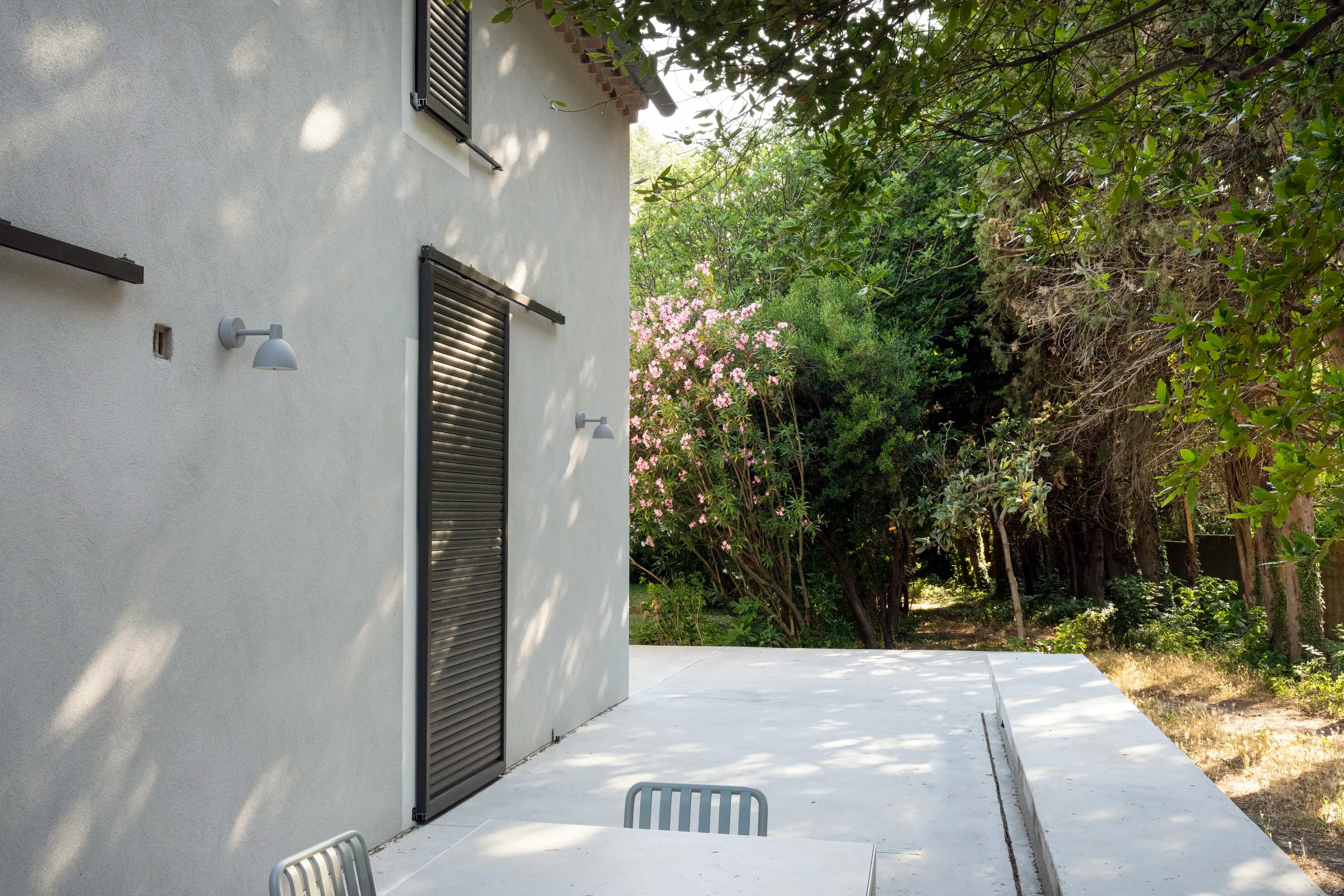 Louis Poulsen Toldbod 155 Outdoor Wall Lamp Aluminium colour texture — фото 5