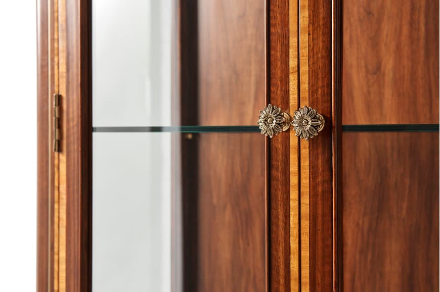Шкаф Theodore Alexander Lekend Glazed Display Cabinet — фото 2