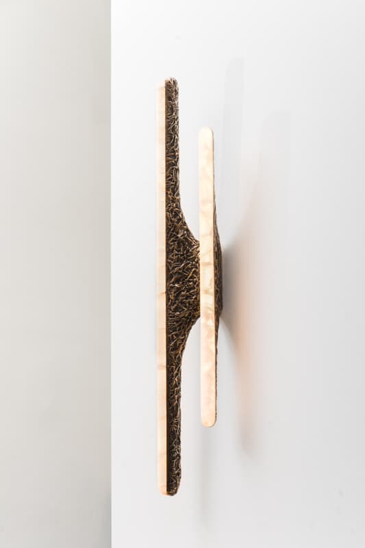 Настенный светильник Markus Haase Sculptural Sconce in Textured Bronze and Onyx — фото 2