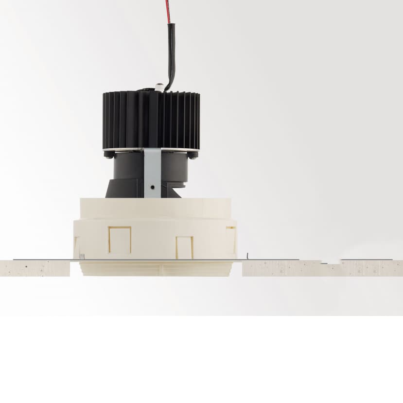 Встраиваемый в потолок светильник Delta Light iMAX ADJUSTABLE TRIMLESS BR20 82729