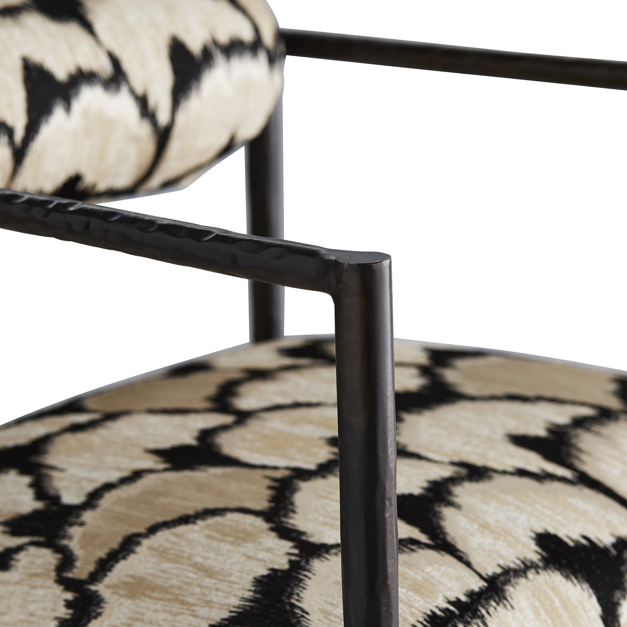 Стул с подлокотниками Arteriors Barbana Chair Ocelot Embroidery — фото 3