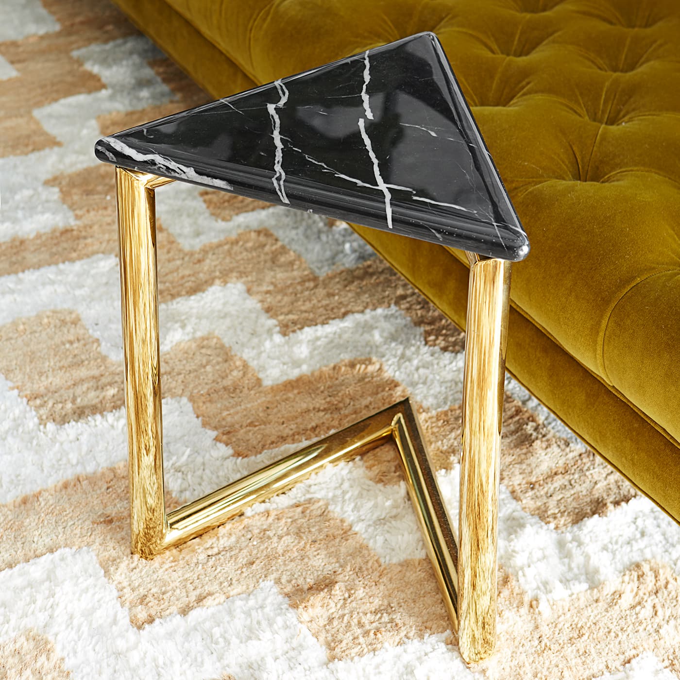 Столик Jonathan Adler Ultra Triangle Accent Table — фото 4