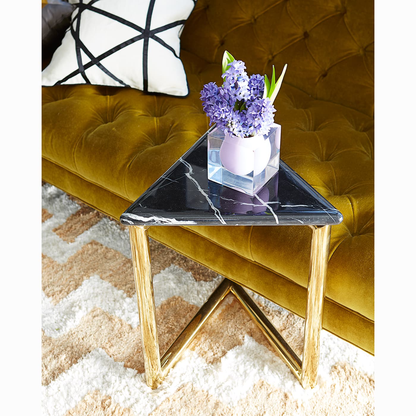 Столик Jonathan Adler Ultra Triangle Accent Table — фото 5
