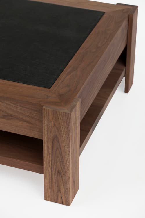Журнальный столик James Duncan Tristan distressed leather and walnut coffee table — фото 3