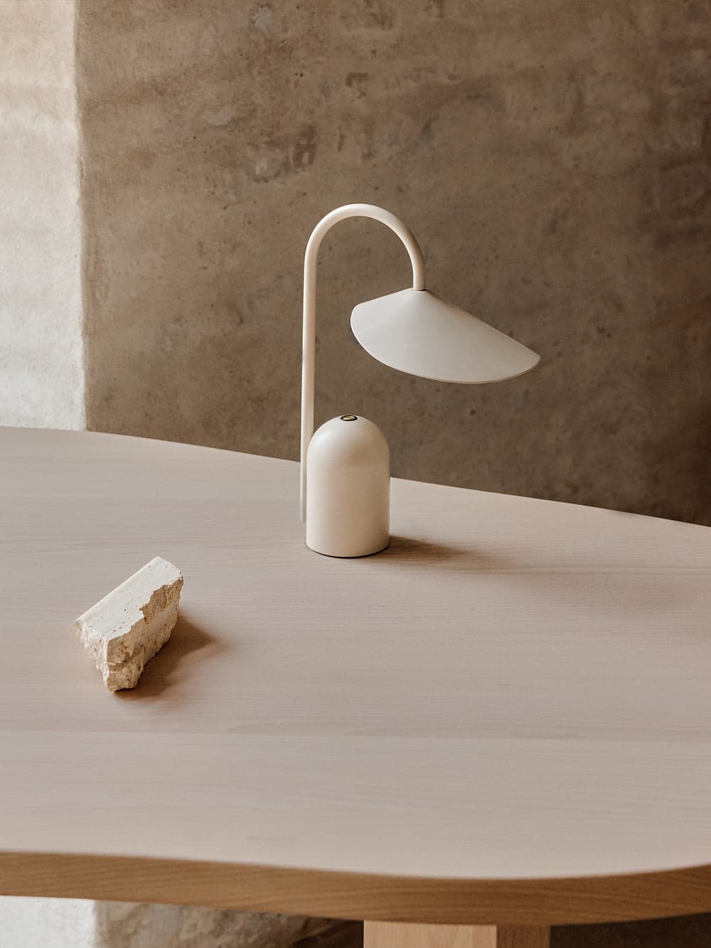 Ferm Living Arum Portable Lamp - Cashmere — фото 4