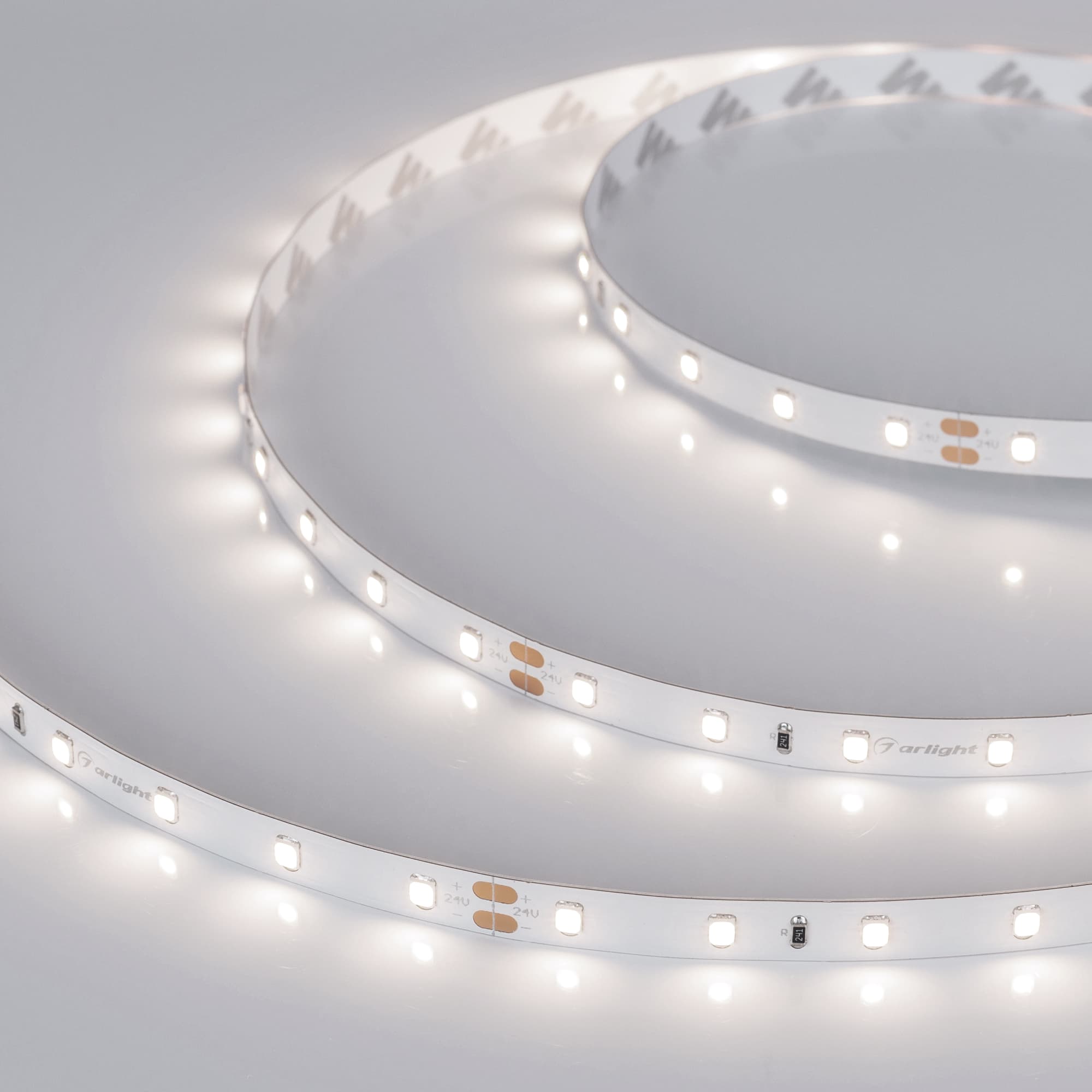 Светодиодная лента RT-A60-8mm 24V Day4000 (4.8 W/m, IP20, 2835, 5m) (Arlight, Открытый) 016144(2)