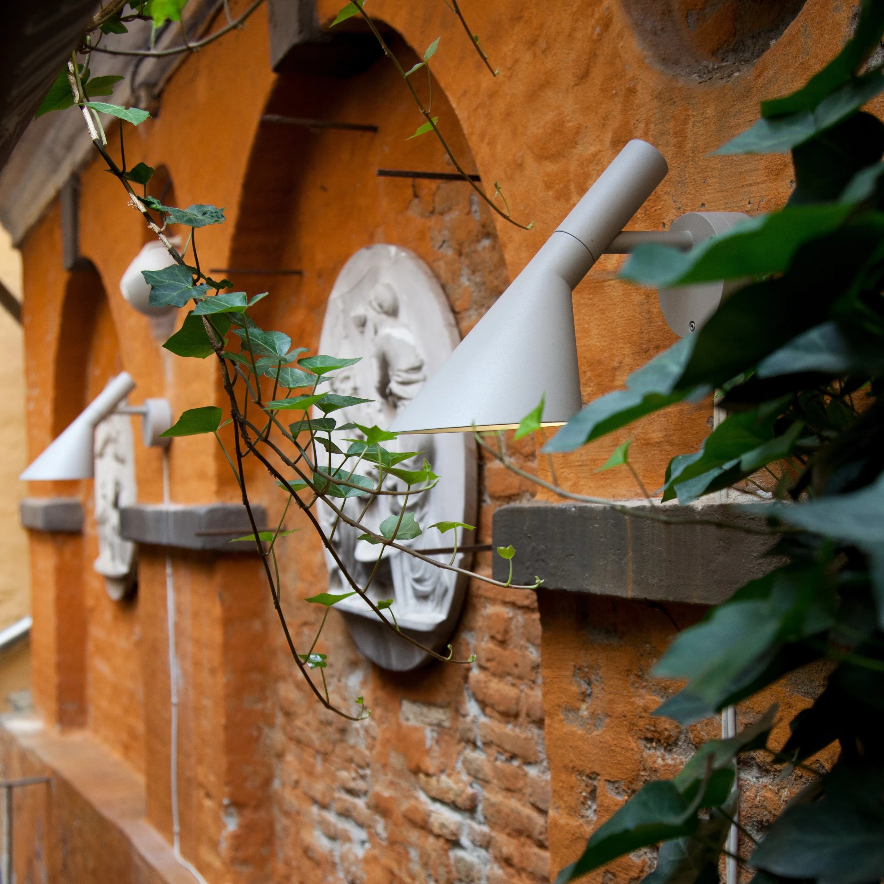 Louis Poulsen AJ 50 Outdoor Wall Lamp White texture — фото 2