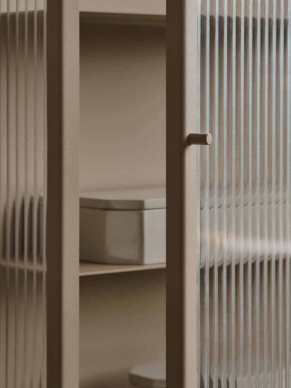 Ferm Living Haze Wall Cabinet - Tall - Cashmere — фото 4