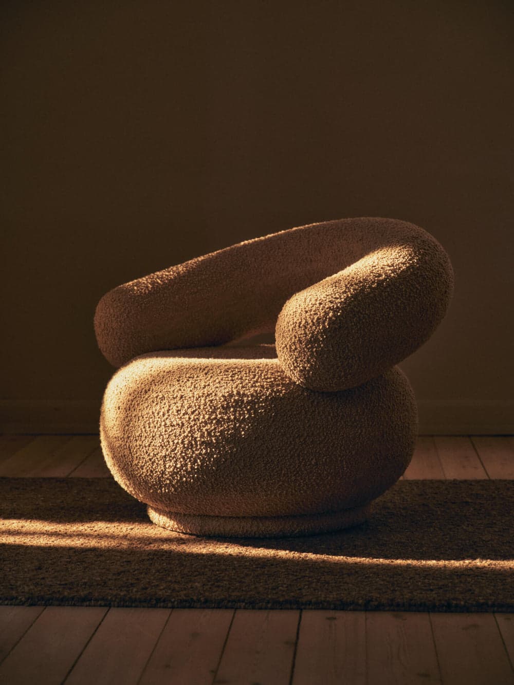 Ferm Living Orbo Lounge Chair - Raw Bouclé - Natural — фото 3