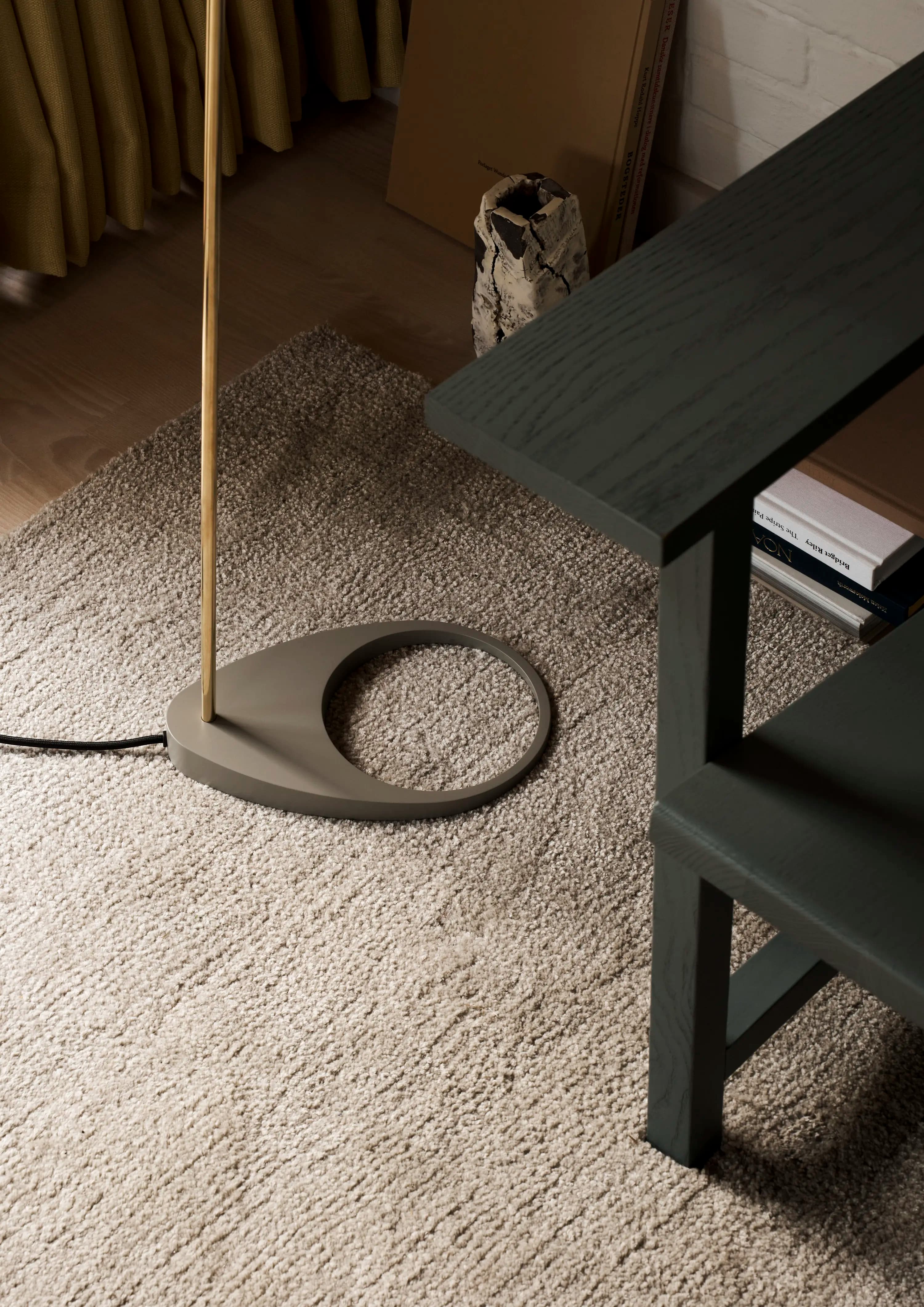 Louis Poulsen AJ Floor Lamp Brass/warm grey — фото 4