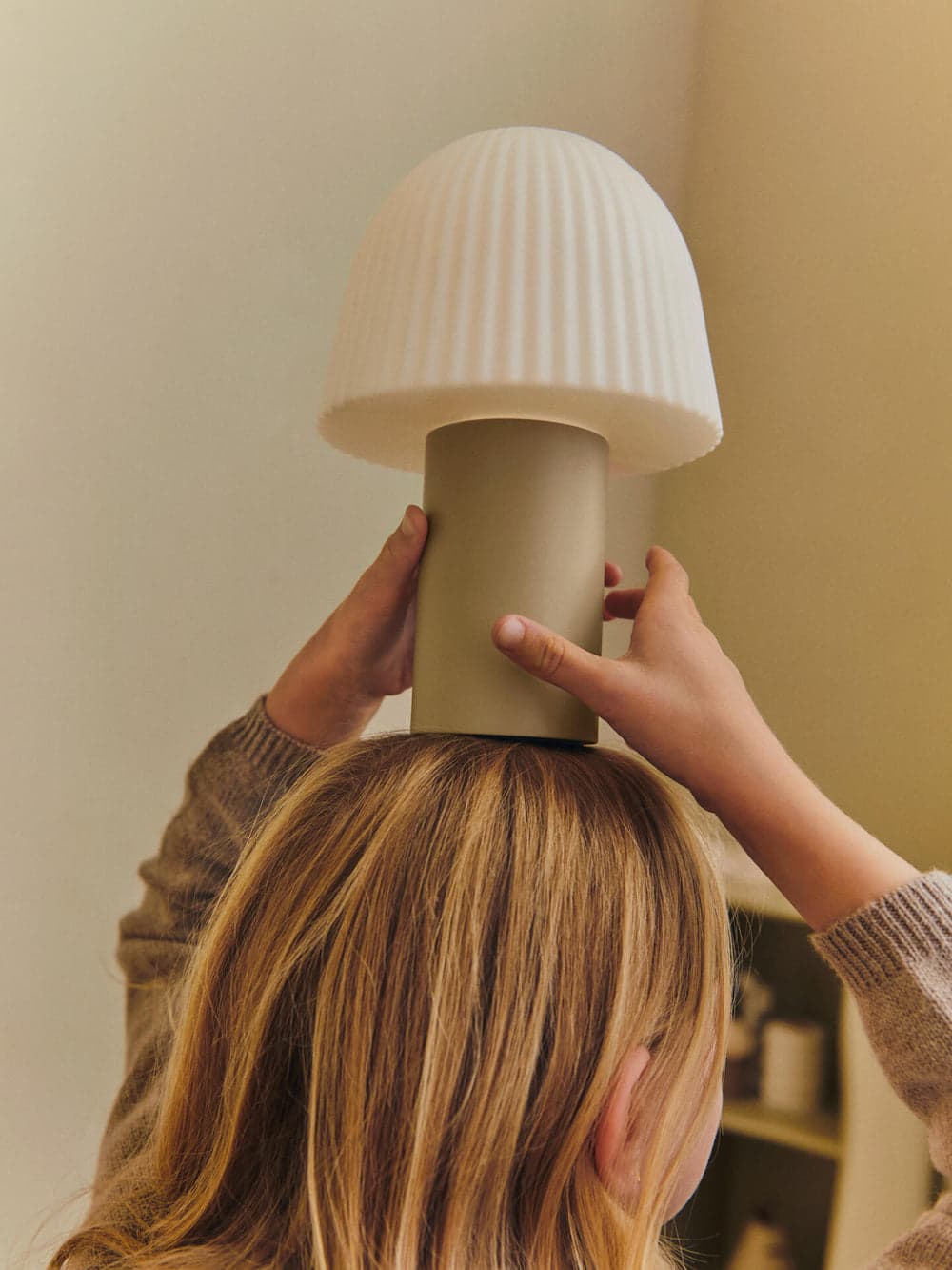 Ferm Living Frill Portable Lamp - Cashmere/White — фото 4