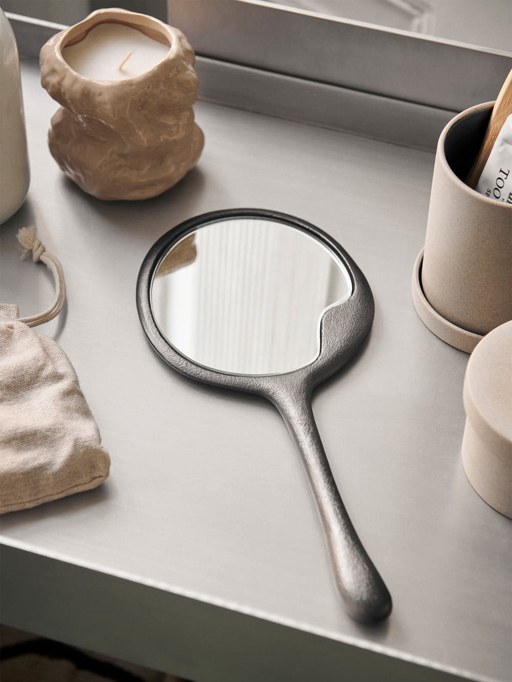 Ferm Living Lava Hand Mirror - Blackened Aluminium — фото 3