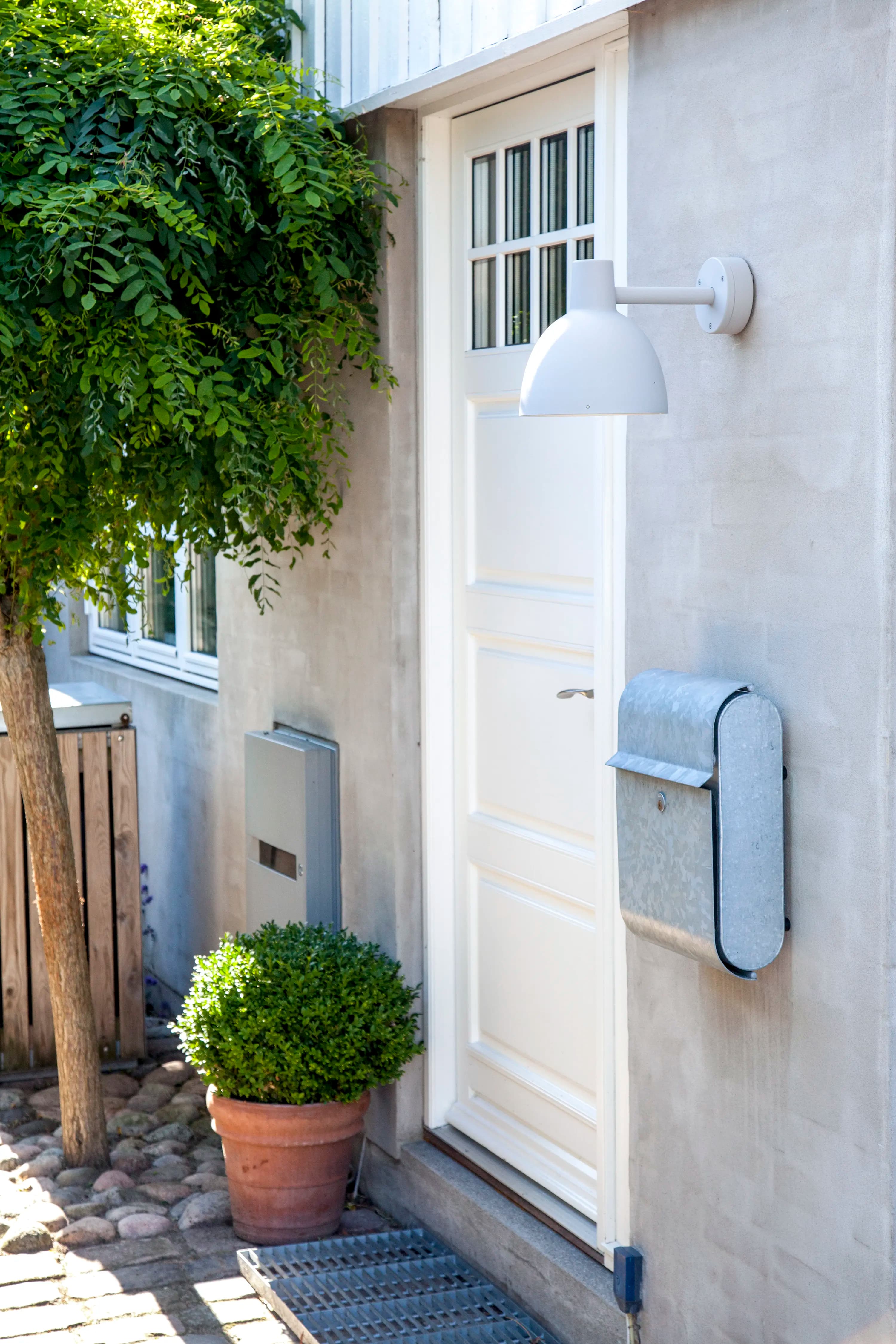 Louis Poulsen Toldbod 220 Outdoor Wall Lamp Black texture Ø 220 — фото 4