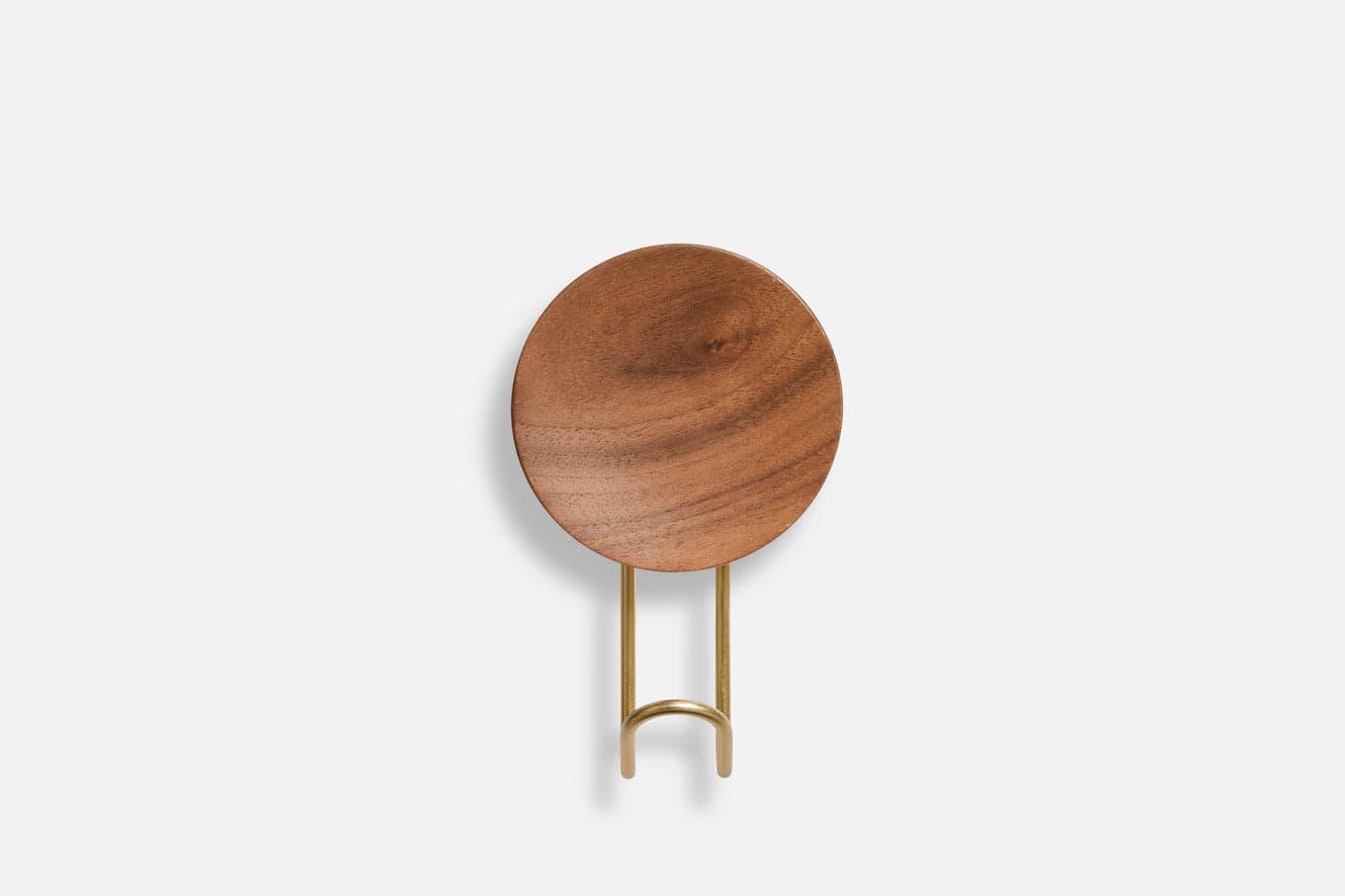 WOUD Around wall hanger (Large) - Walnut/Satin brass — фото 4