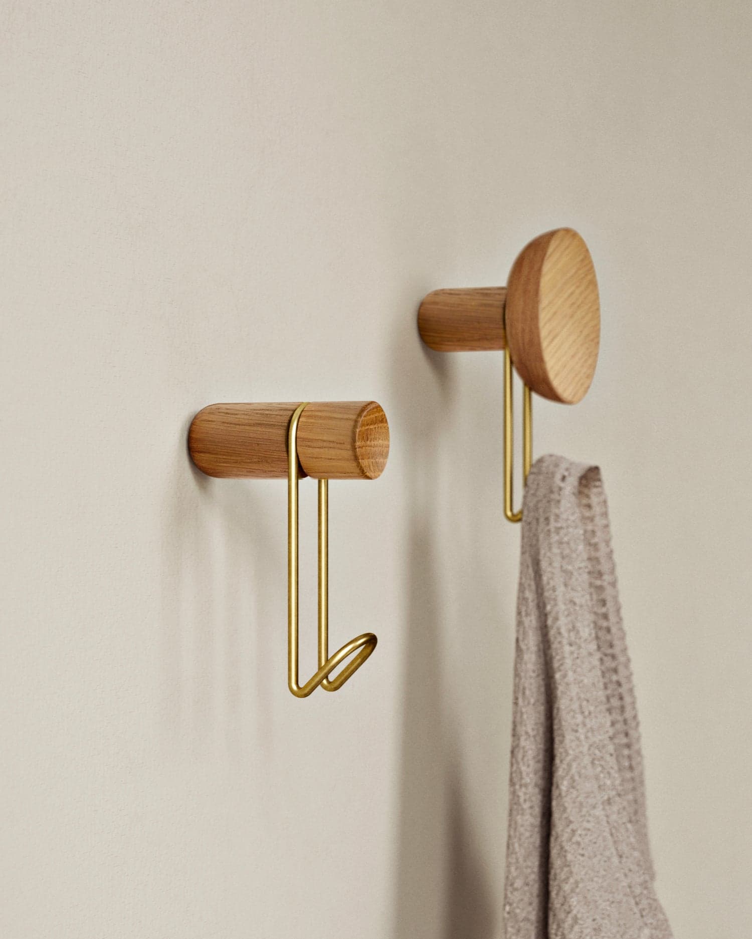 WOUD Around wall hanger (Large) - Oak/Satin brass — фото 4