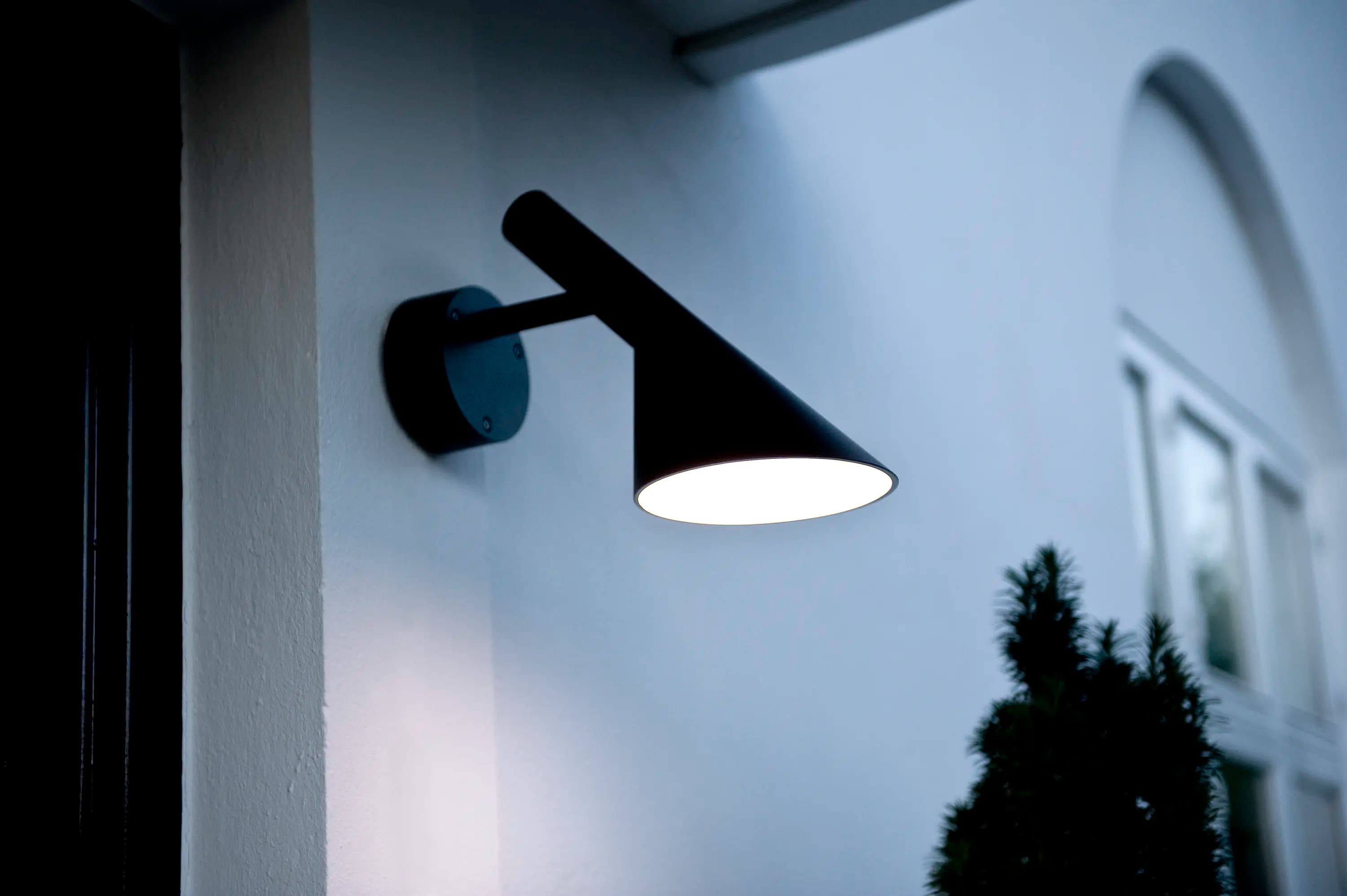 Louis Poulsen AJ 50 Outdoor Wall Lamp Black texture — фото 8