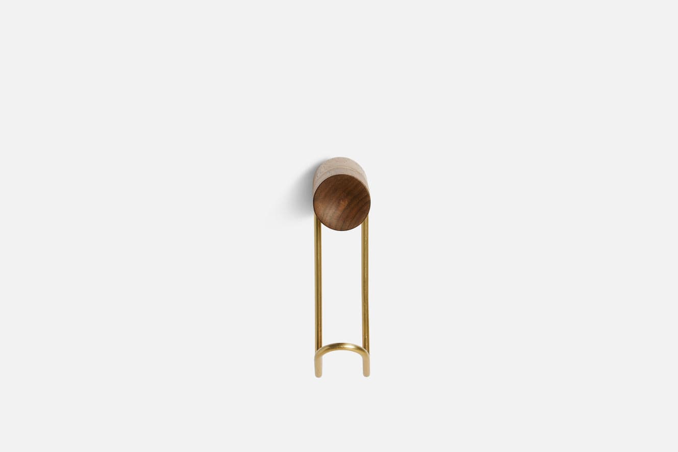WOUD Around wall hanger (Small) - Walnut/Satin brass — фото 4