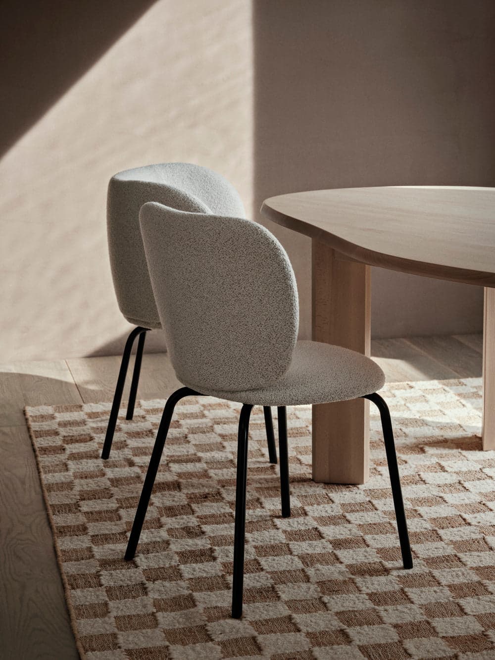 Ferm Living Rico Chair - Black - Soft Bouclé - Off-White/Sand — фото 5