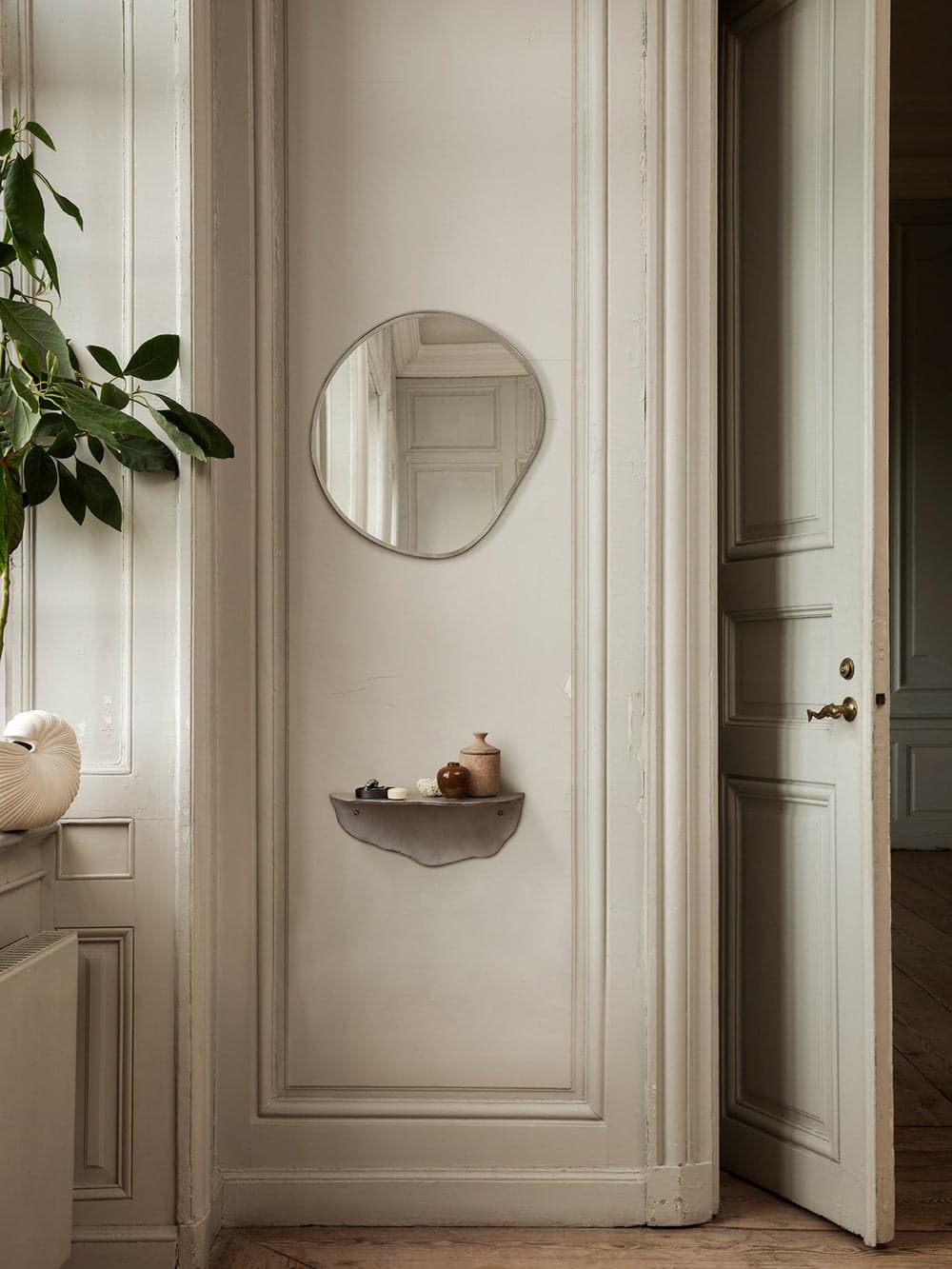 Ferm Living Pond Mirror - Small - Brass — фото 3