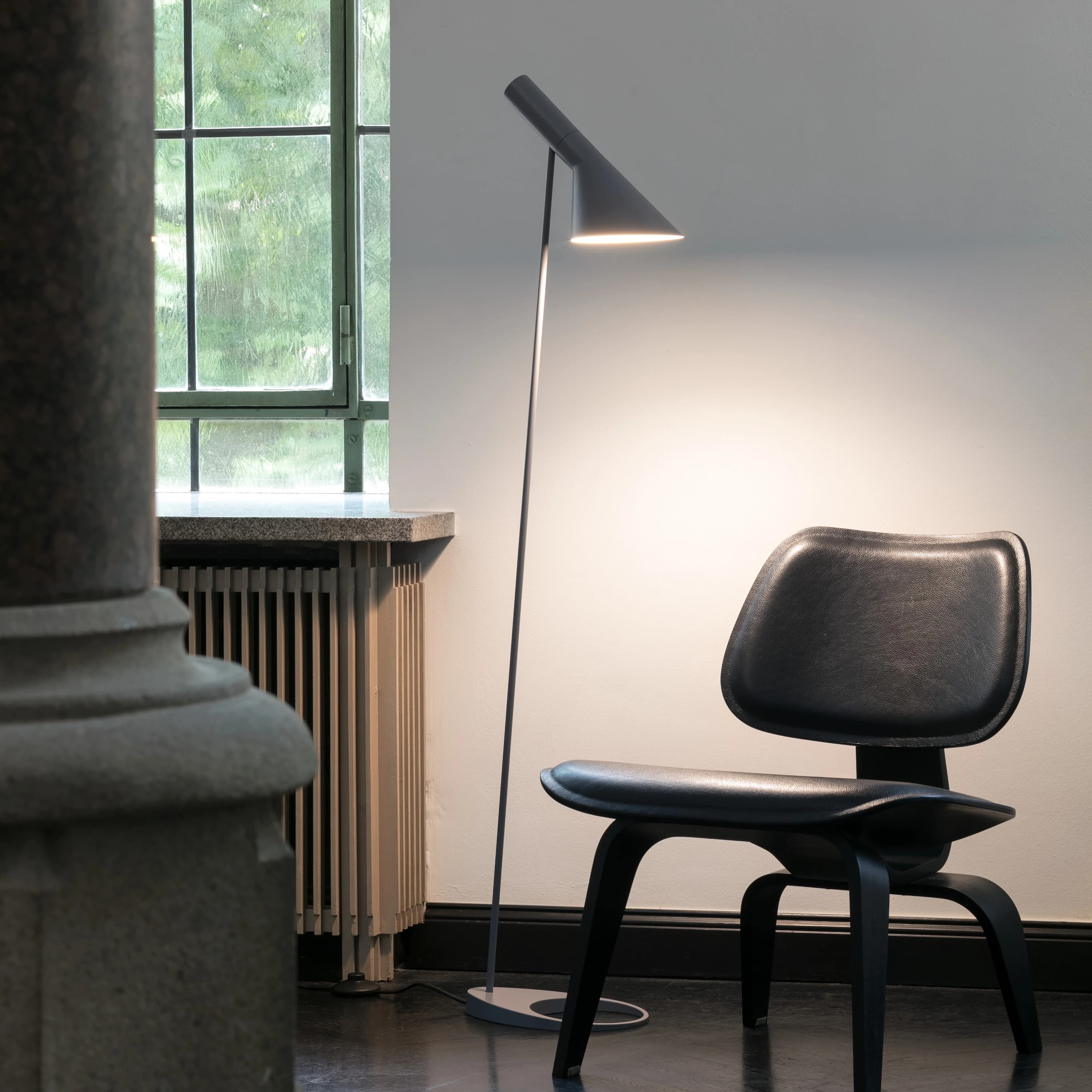 Louis Poulsen AJ Floor Lamp Warm grey — фото 3