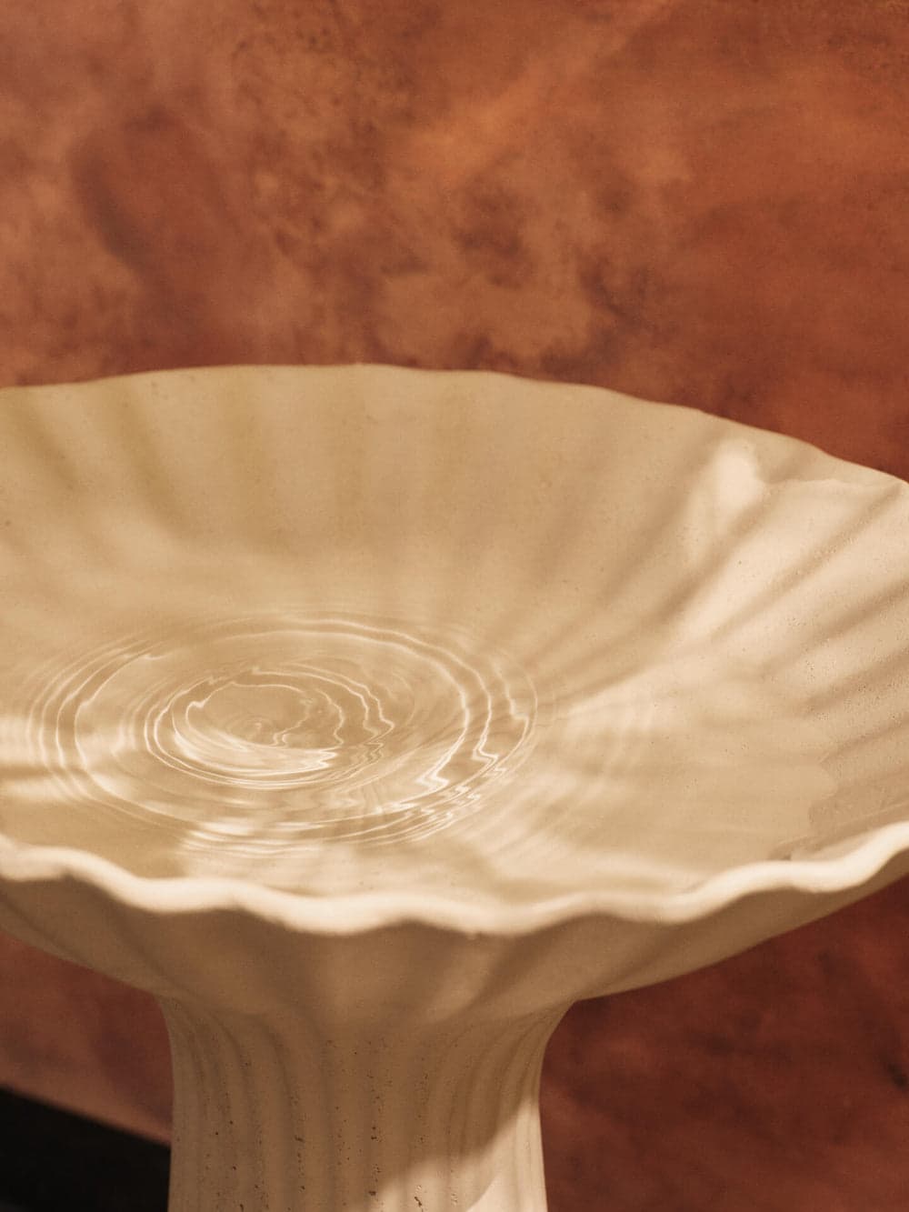 Ferm Living Fountain Pedestal Bowl - Ivory — фото 4