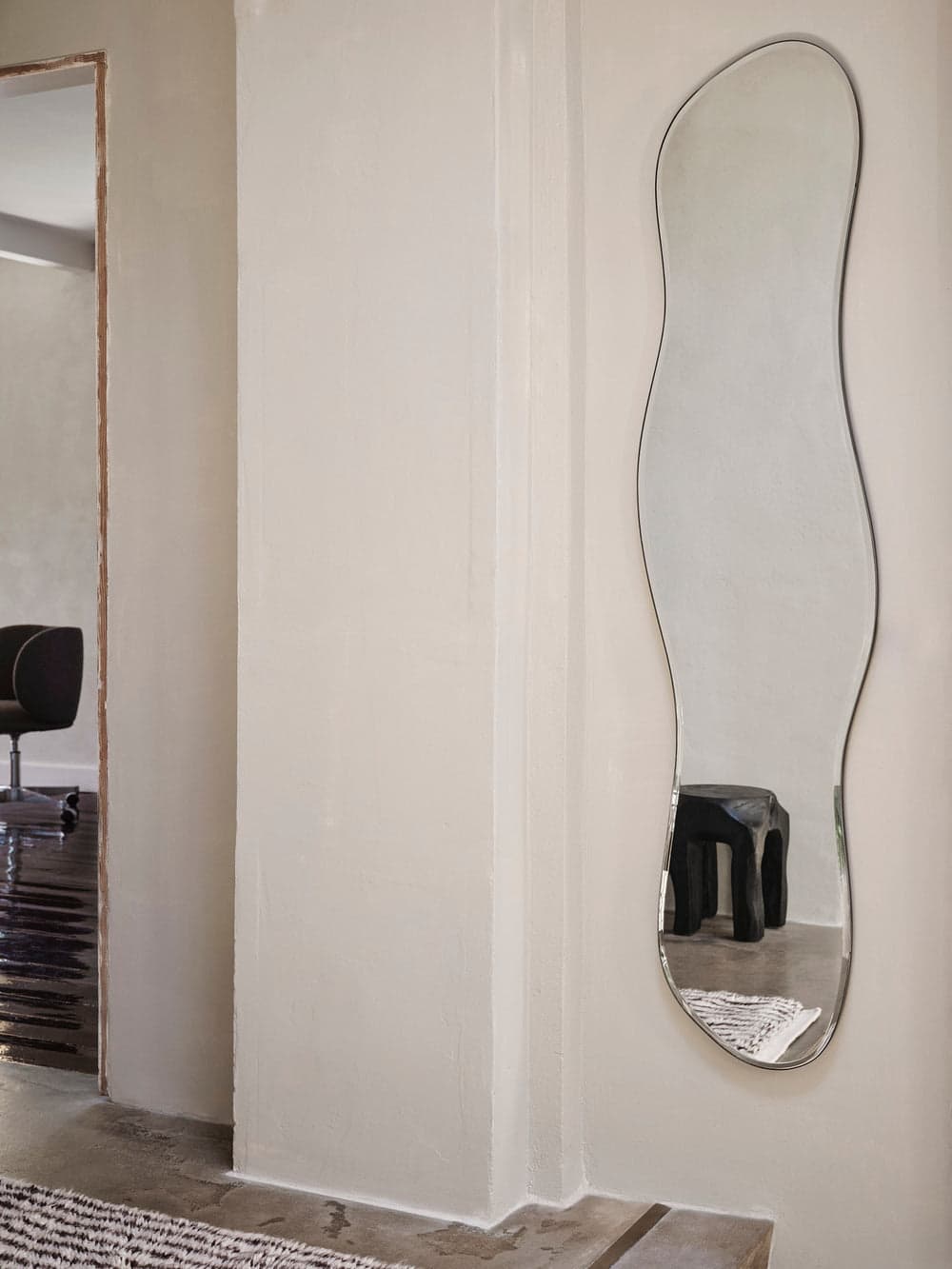 Ferm Living Pond Mirror - Full Size - Dark Chrome — фото 3