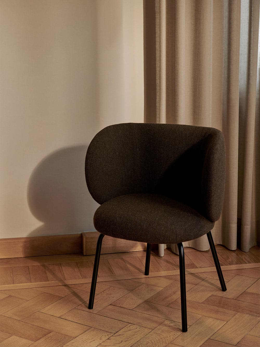 Ferm Living Rico Dining Chair - Black - Hallingdal - Dark Grey/Brown — фото 3
