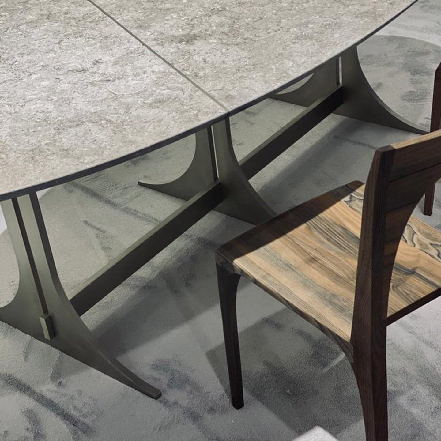 Обеденный стол Paolo Castelli Egg table