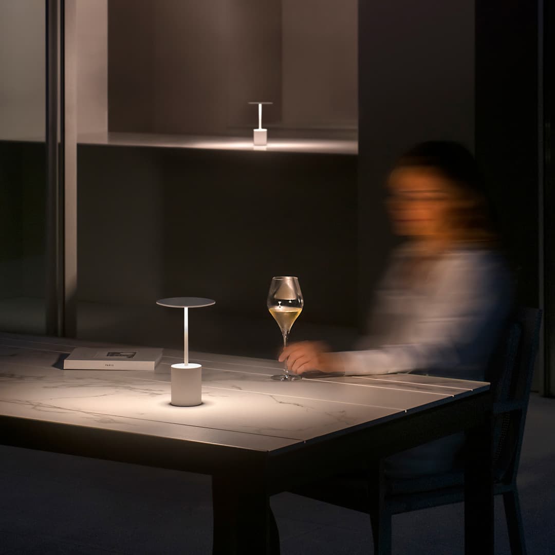 Настольный портативный светильник Arkoslight YORU Arkoslight