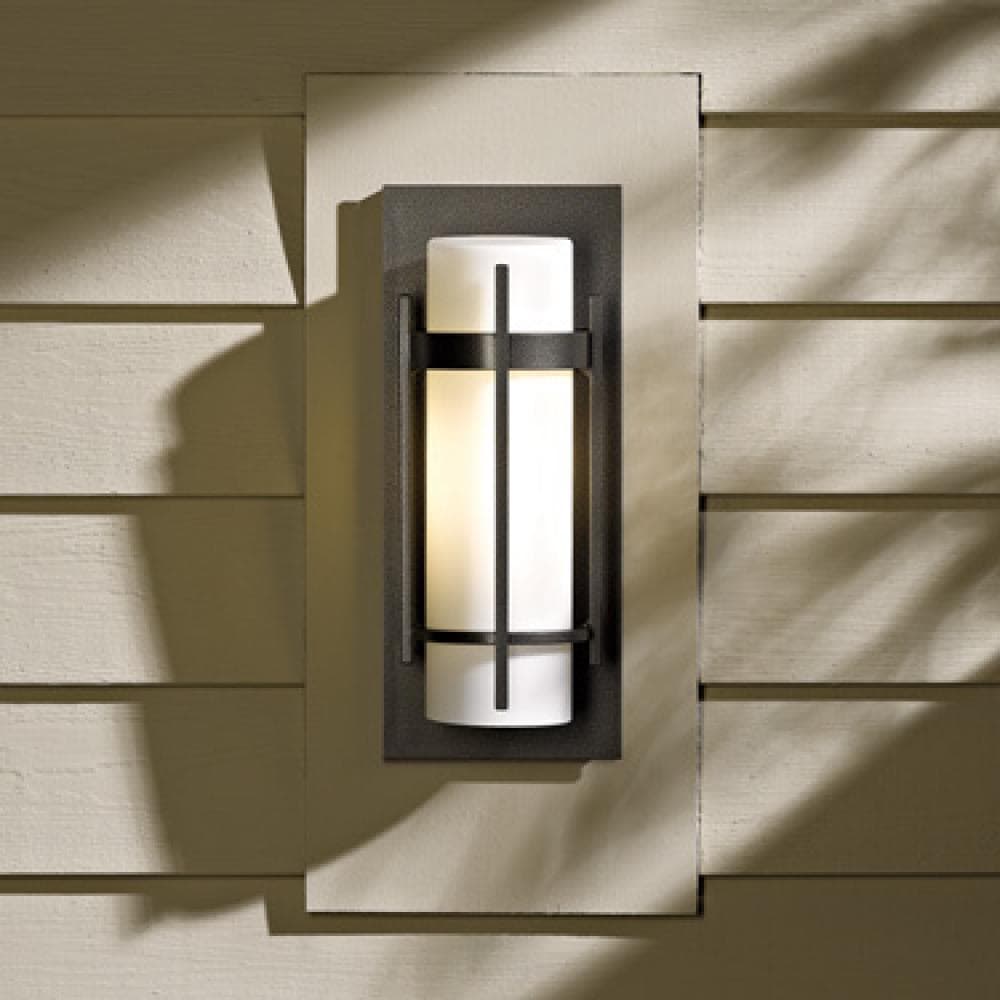 Настенный уличный светильник Hubbardton Forge Banded Small Outdoor Sconce Hubbardton Forge