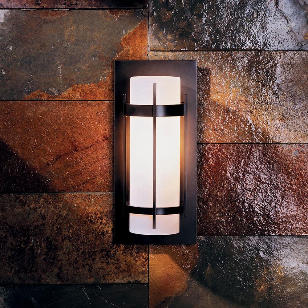 Настенный уличный светильник Hubbardton Forge Banded Small Outdoor Sconce Hubbardton Forge