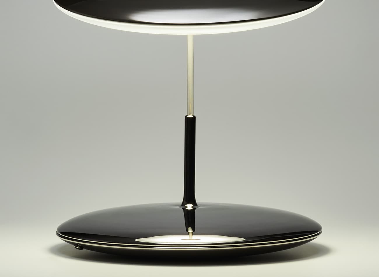 Настольный светильник Charles L447 Charles