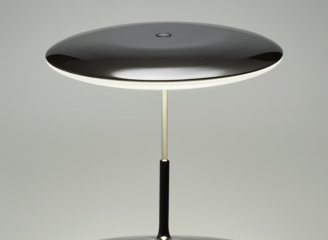 Настольный светильник Charles L447 Charles