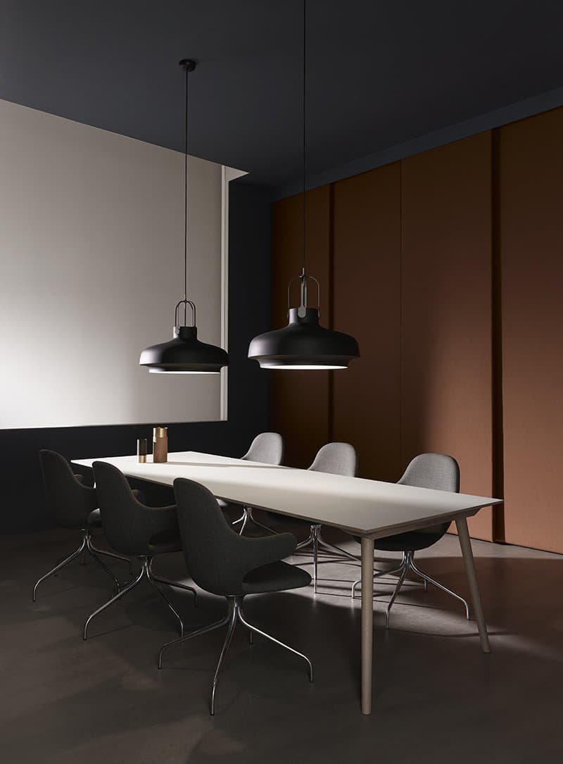 Стул с подлокотниками AndTradition Catch JH2