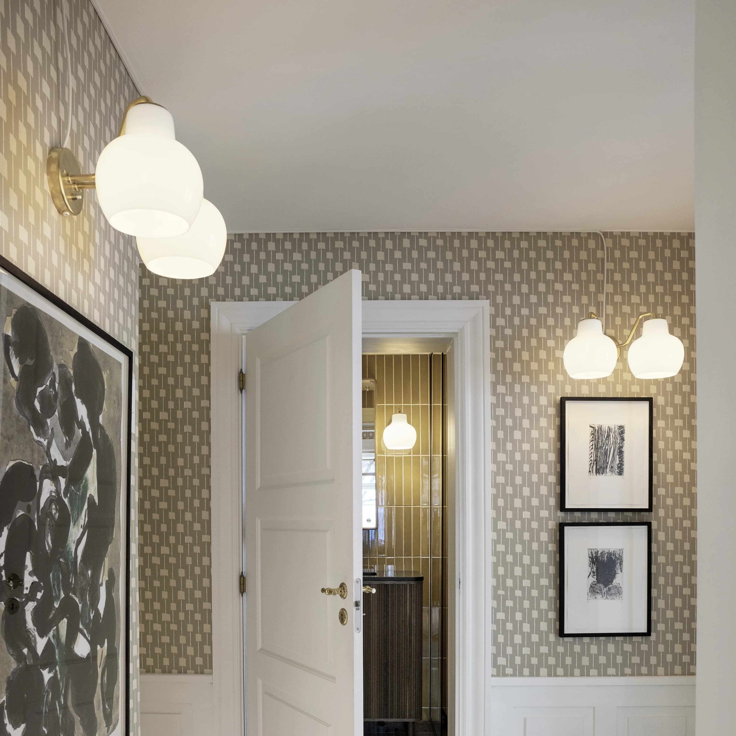 Louis Poulsen VL Ring Crown 2 Wall Lamp Brass/opal glass 2 — фото 3