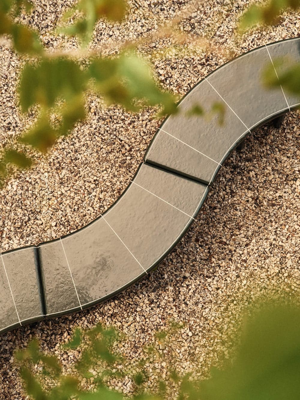 Ferm Living Deya Curved Bench - 110 - Dark Green ferm LIVING — фото 4