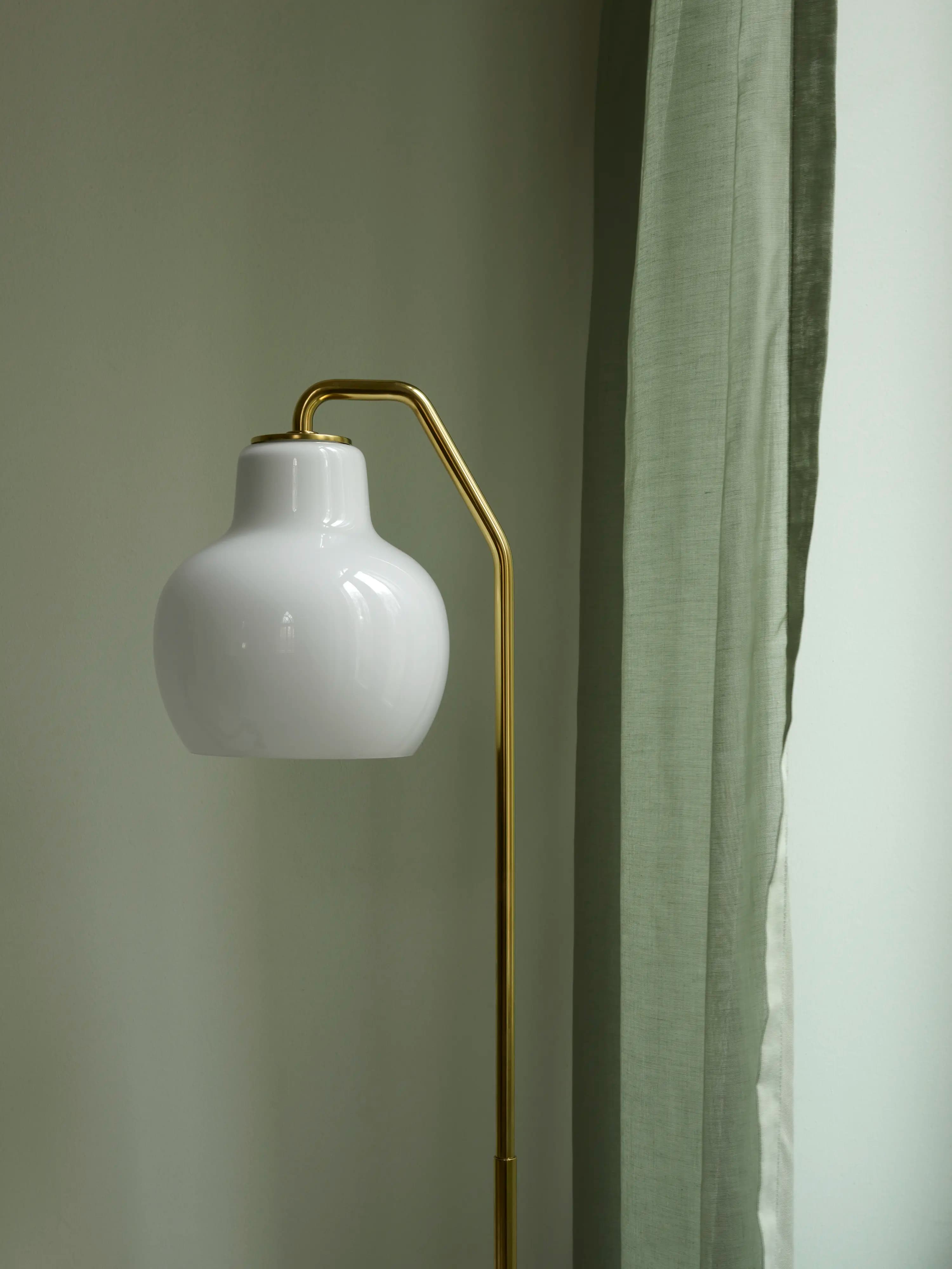 Louis Poulsen VL Ring Crown Floor Lamp Brass/opal glass — фото 4