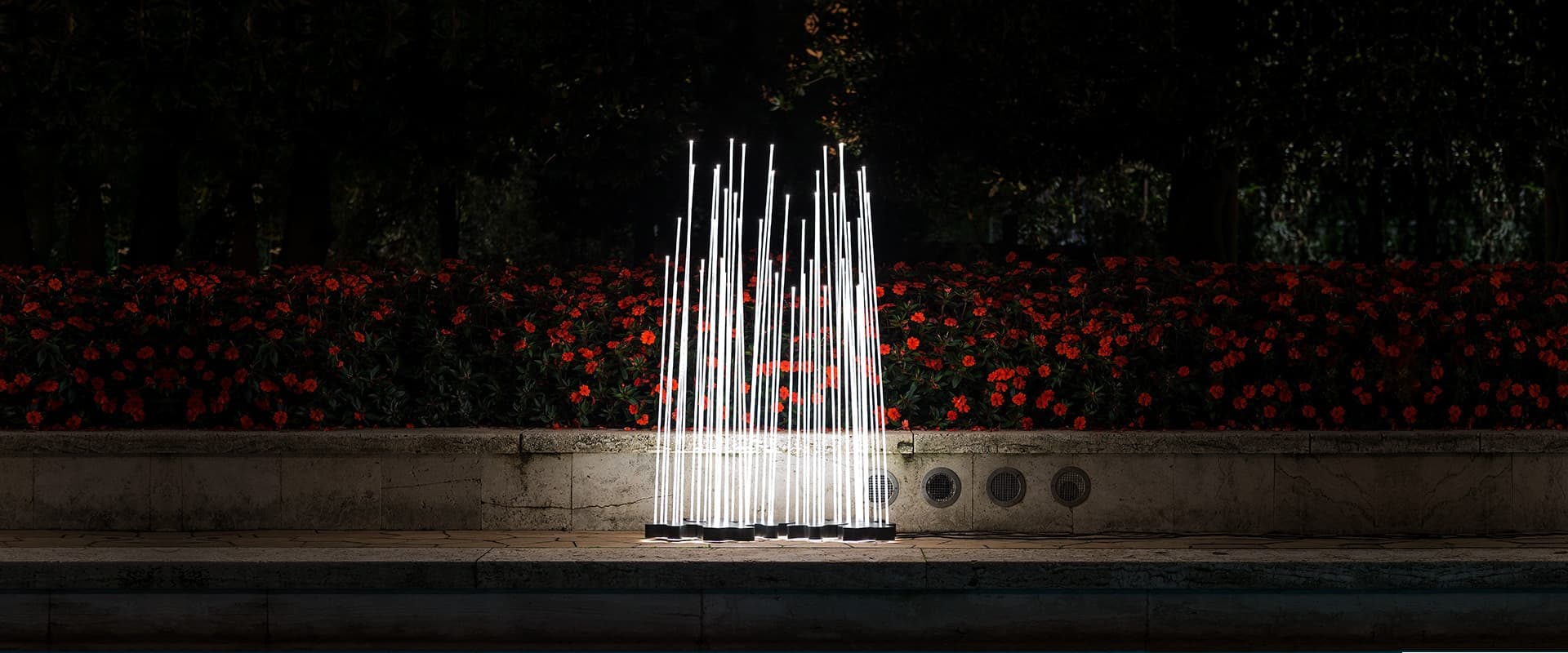 Уличный напольный светильник Artemide Reeds IP68 Triple, антрацит серый — фото 1