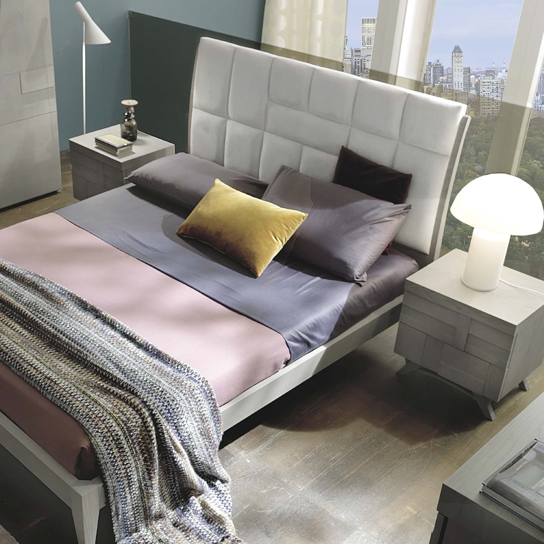 Двуспальная кровать Amelia Home U104