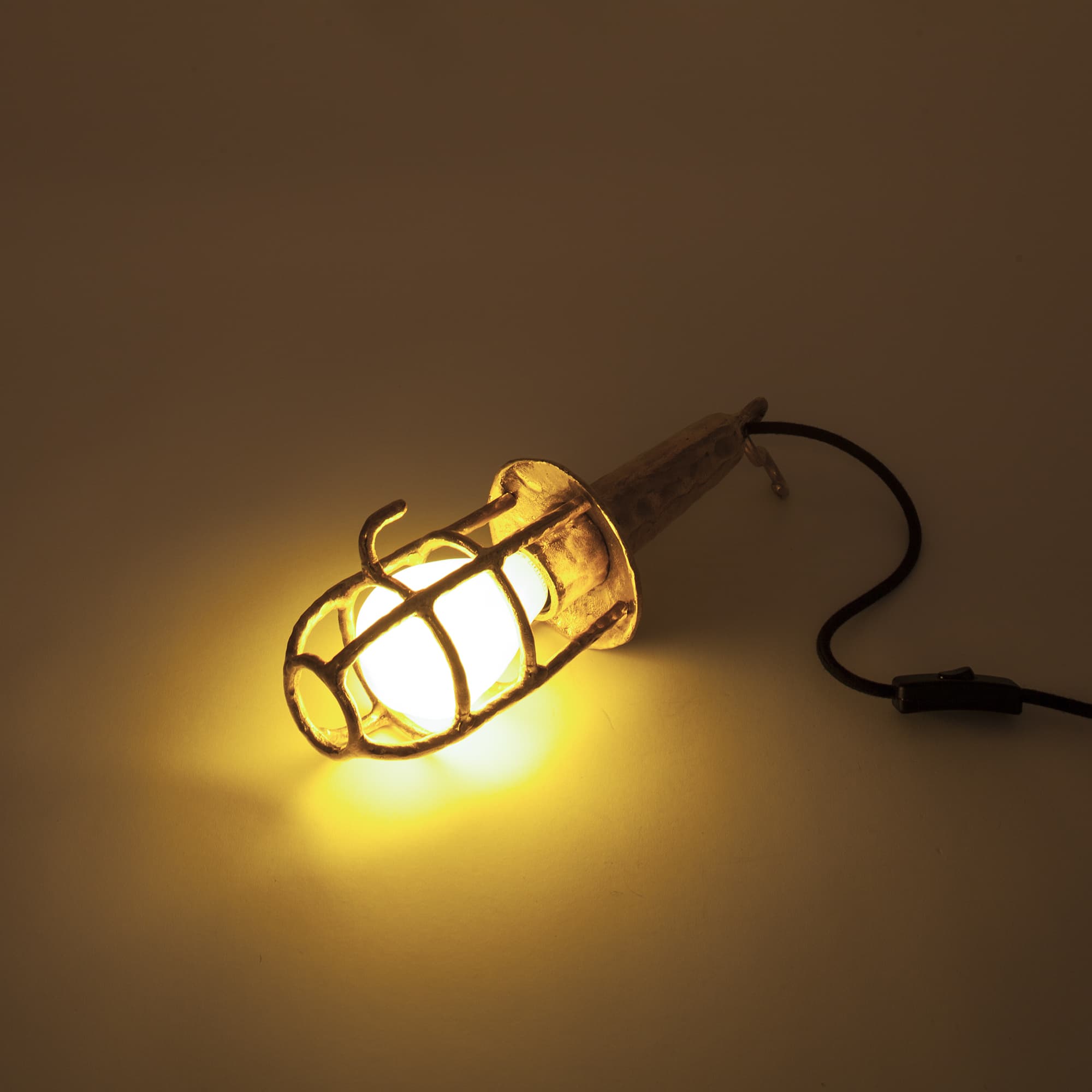 Переносной светильник Seletti Fingers Industrial Lamp — фото 5