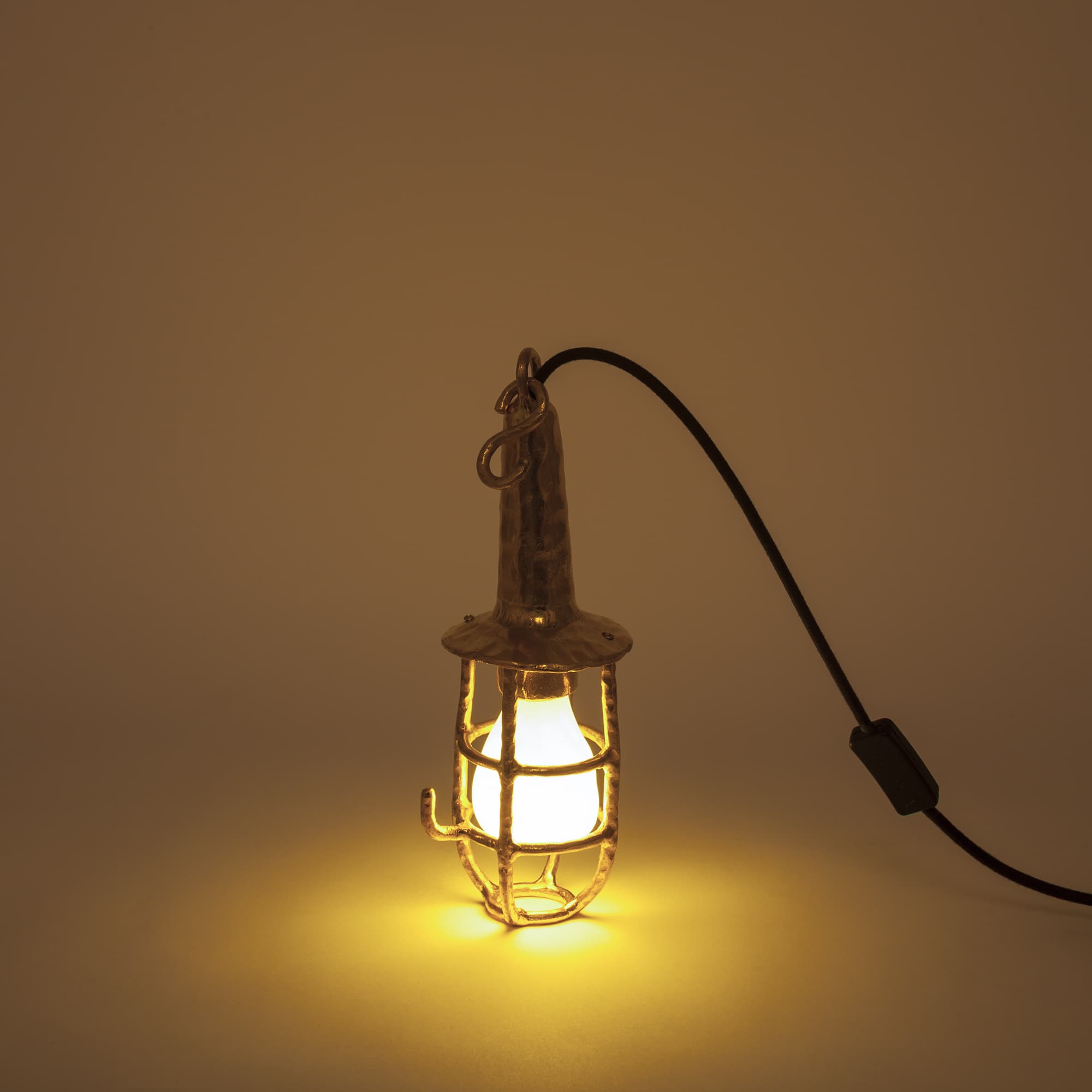 Переносной светильник Seletti Fingers Industrial Lamp — фото 2
