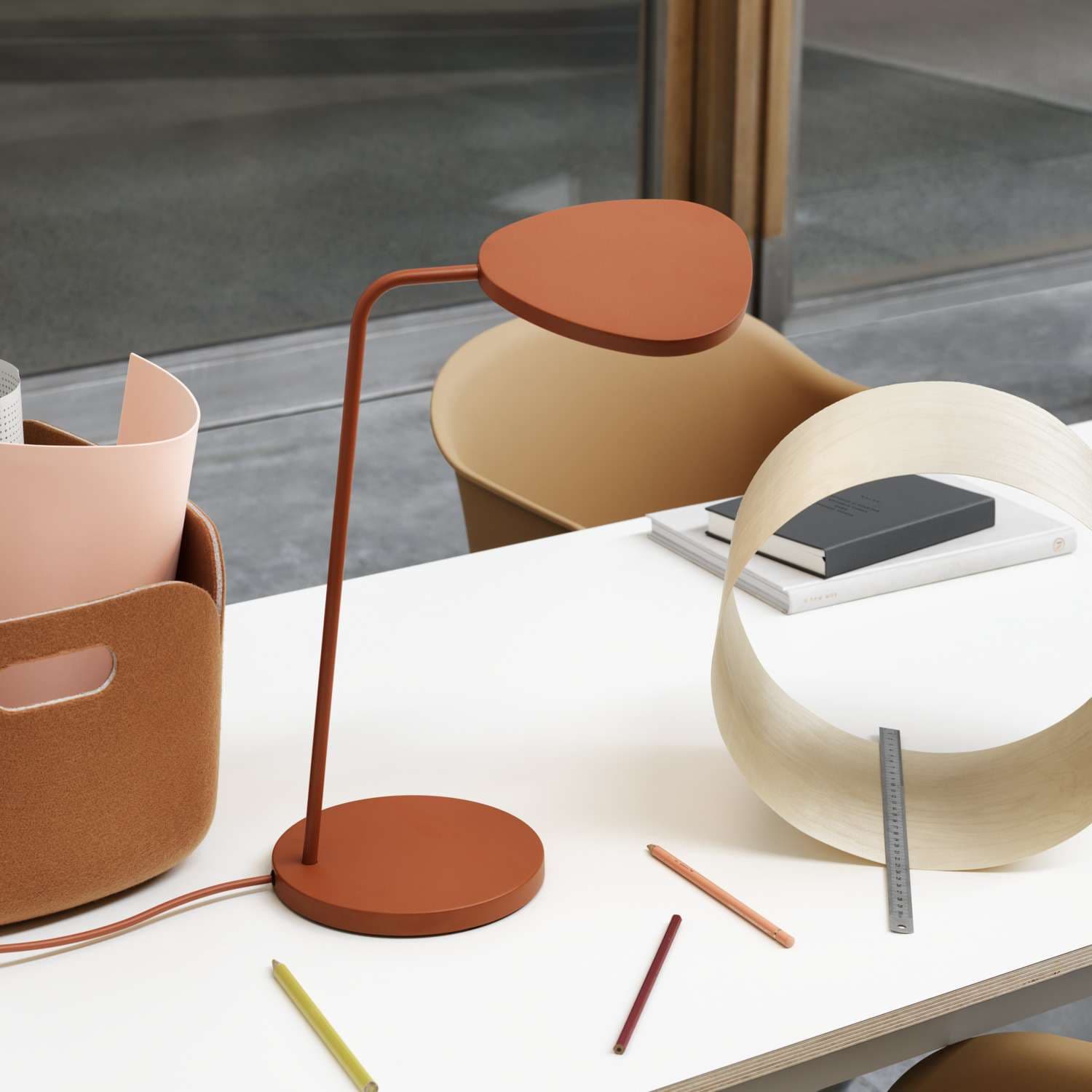 Настольный светильник MUUTO Leaf — фото 4