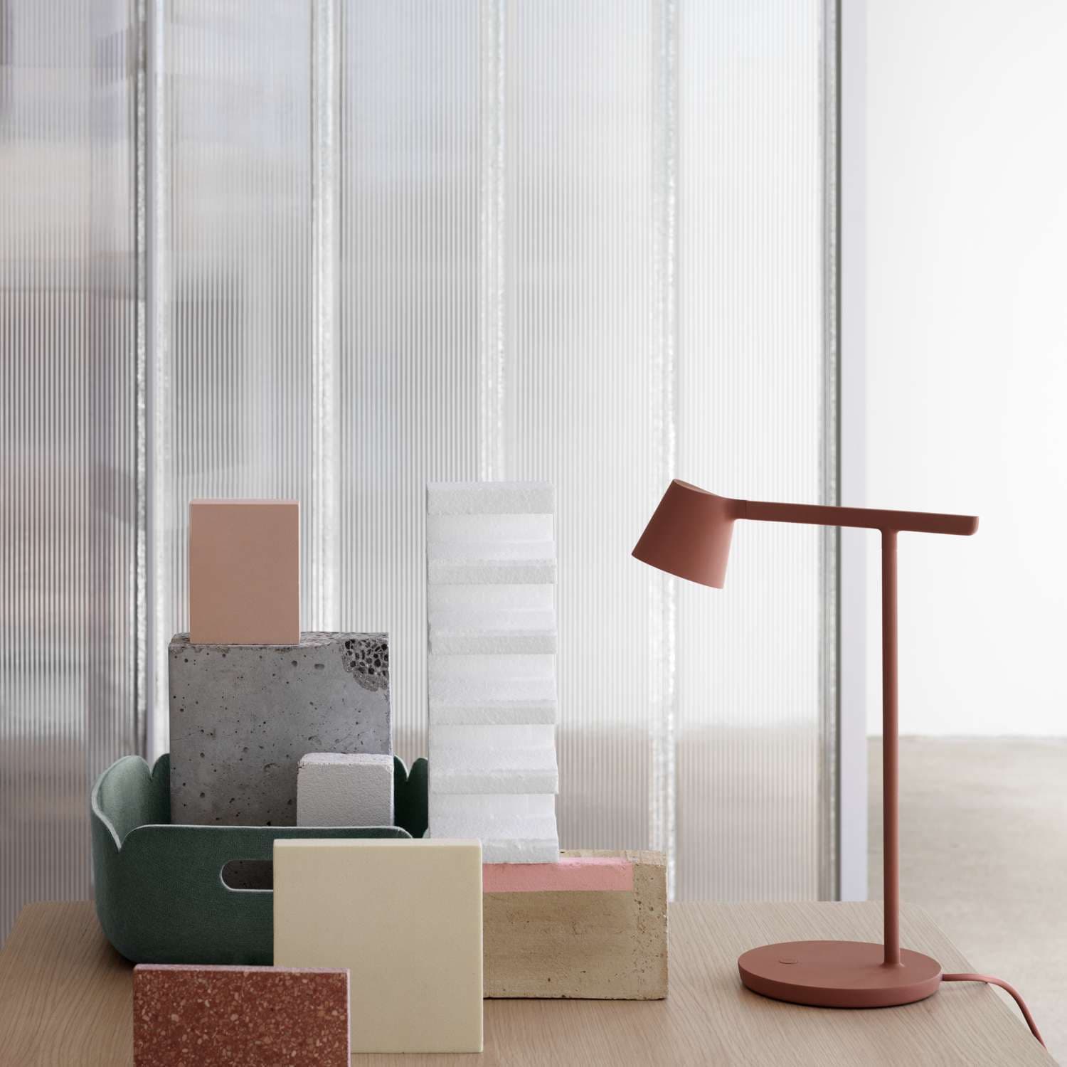 Настольный светильник MUUTO Tip — фото 2