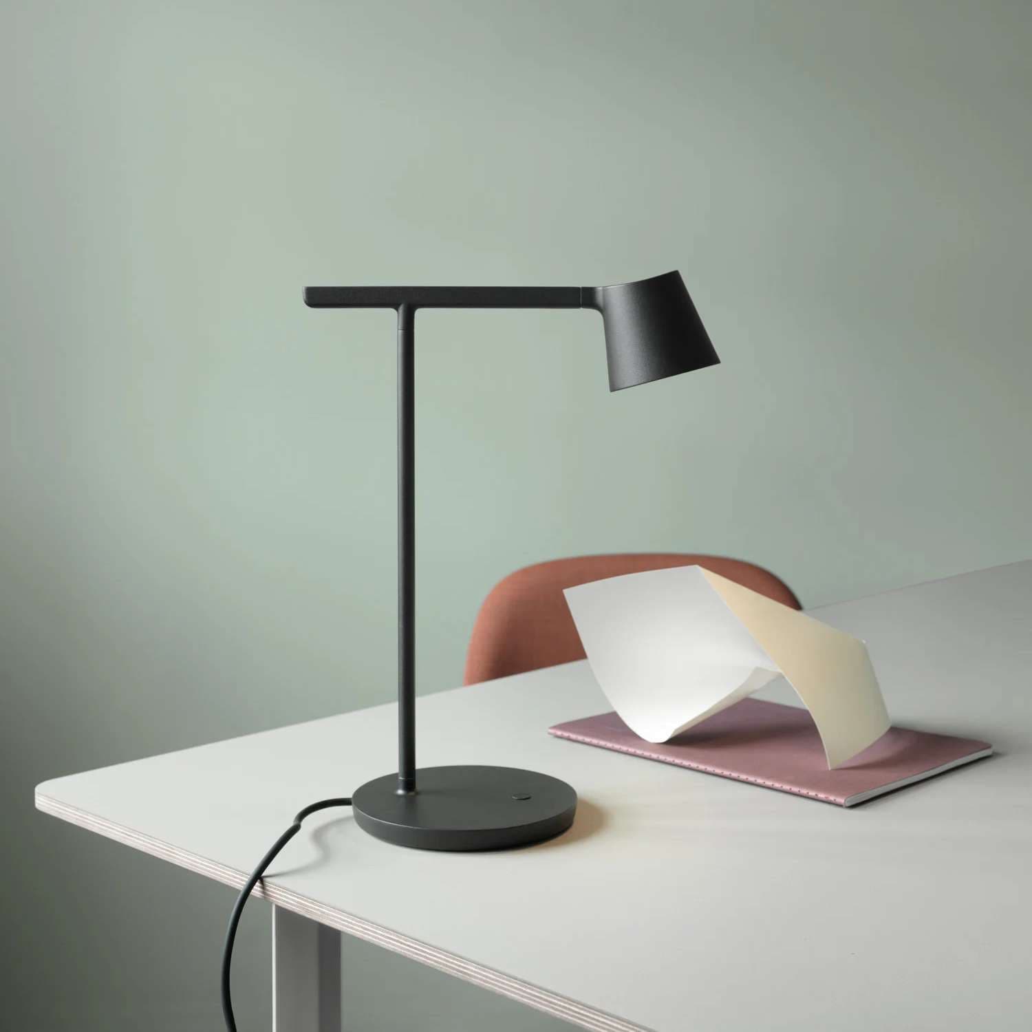 Настольный светильник MUUTO Tip — фото 5