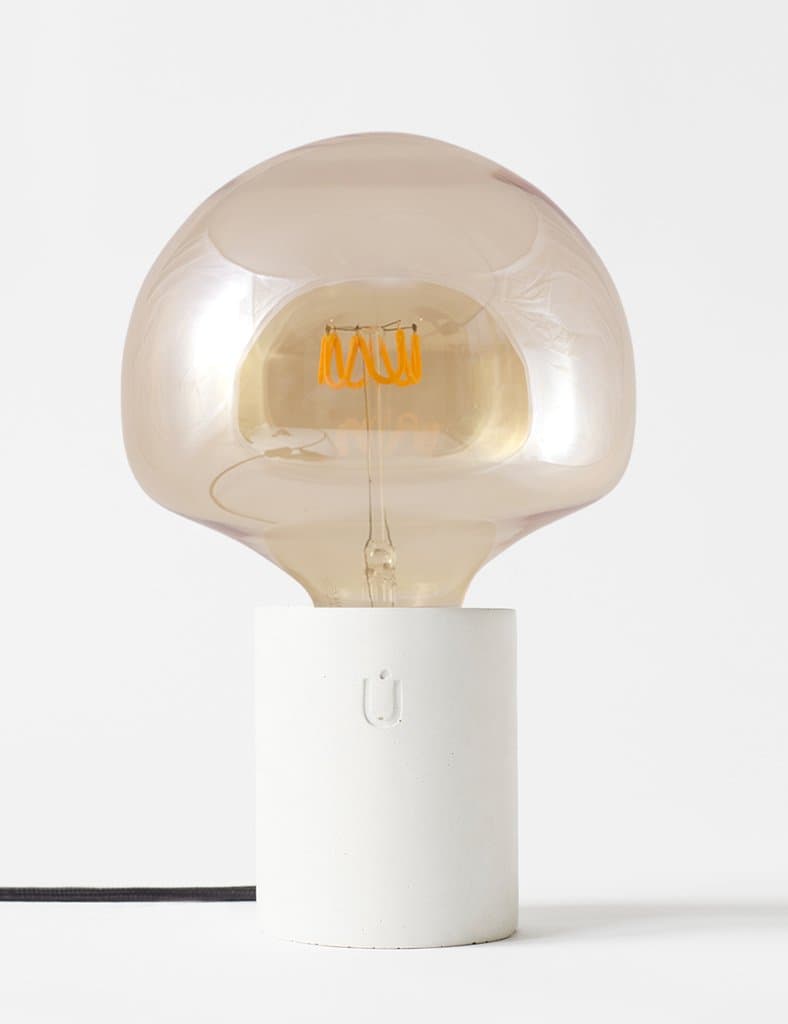 Настольный светильник Plumen LUMI White Concrete Table Lamp By Unrefined — фото 5