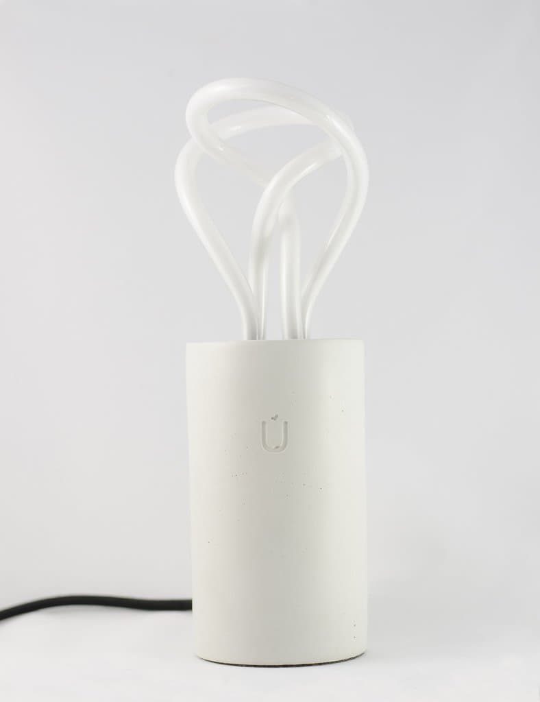 Настольный светильник Plumen LUMI White Concrete Table Lamp By Unrefined — фото 8