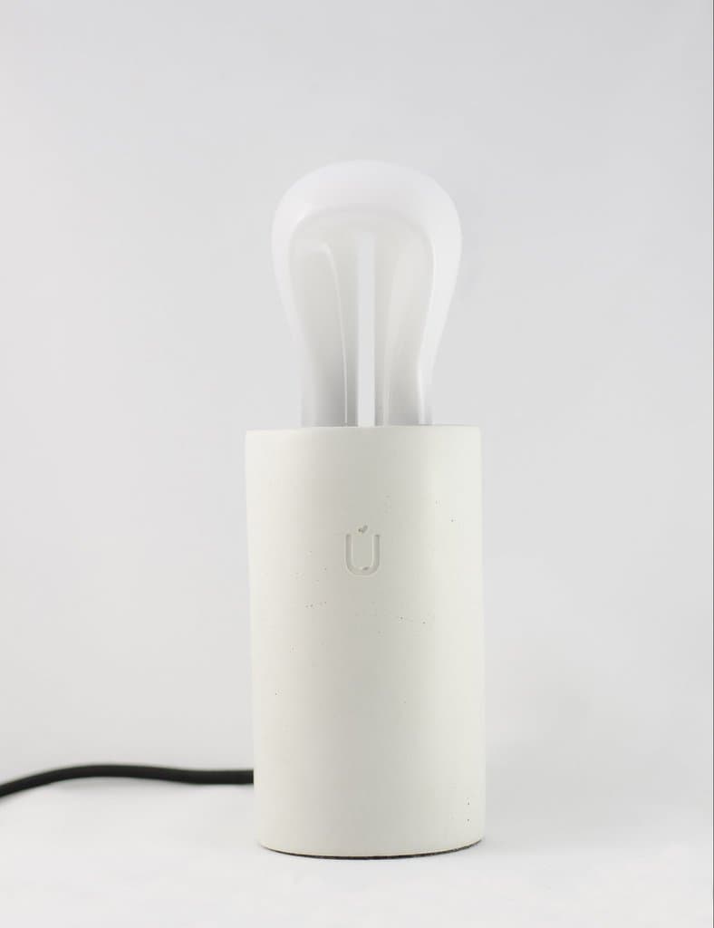 Настольный светильник Plumen LUMI White Concrete Table Lamp By Unrefined — фото 6