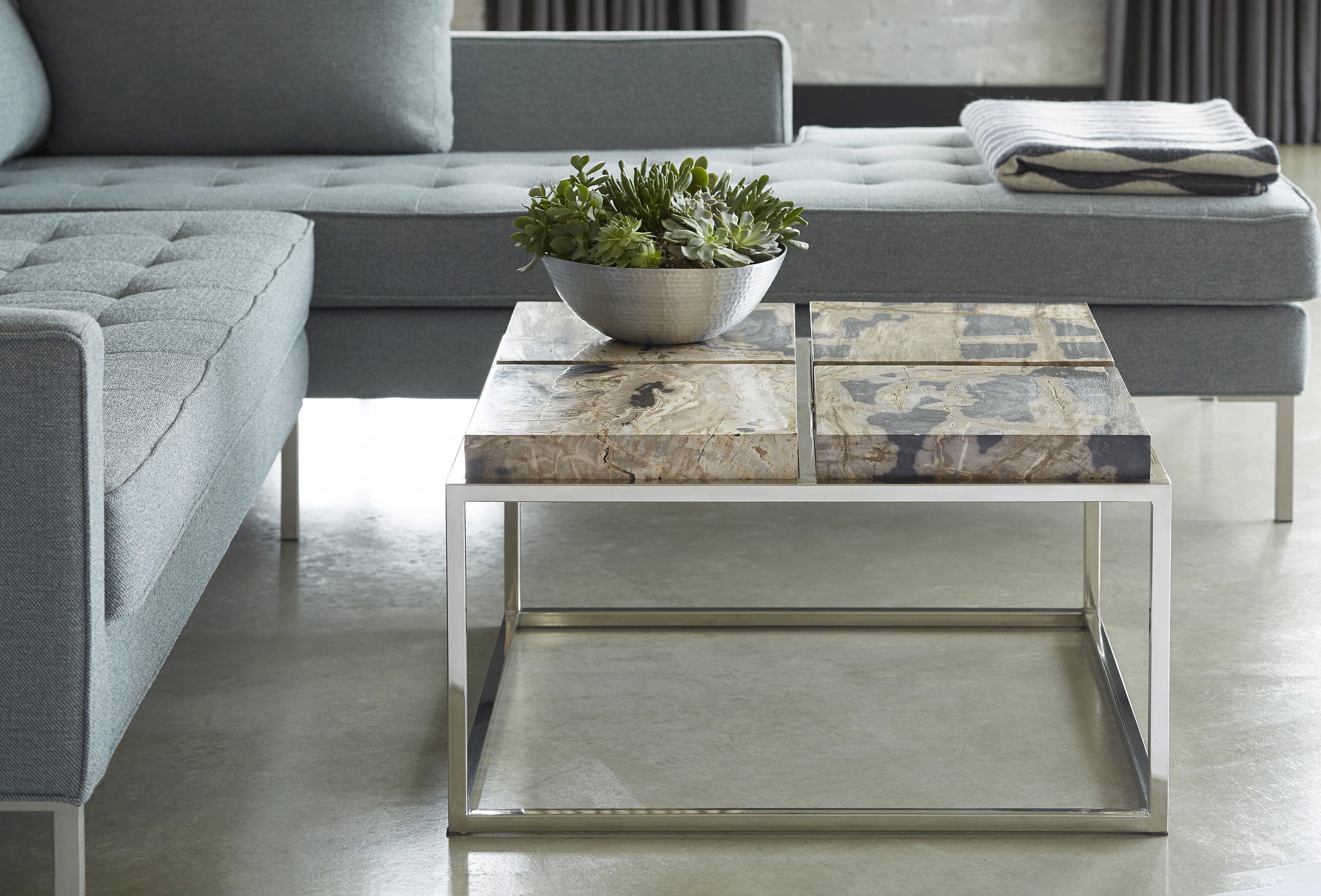Кофейный столик Phillips Collection Petrified Wood Coffee Table, SS Base — фото 4